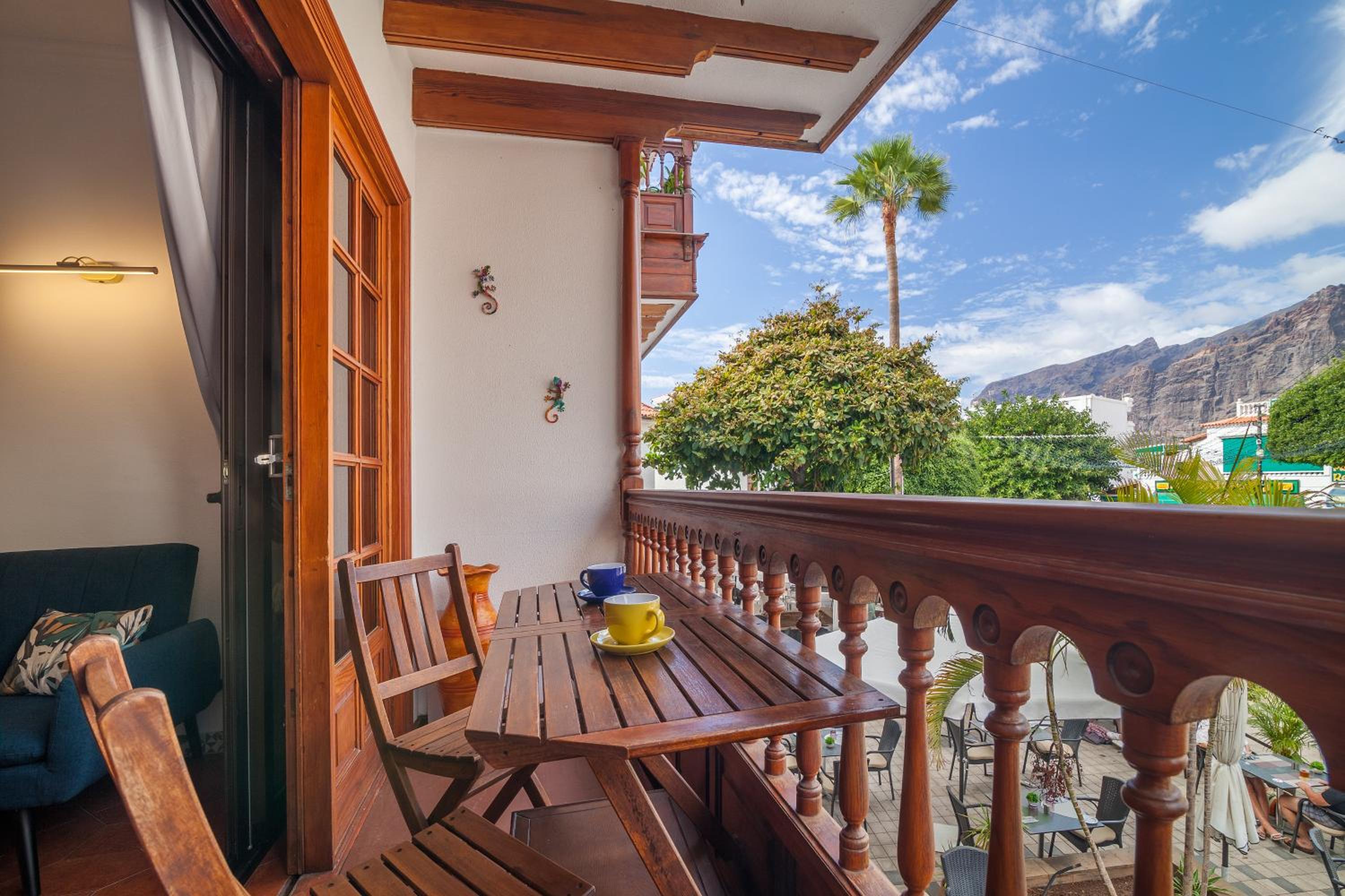 PARAISO BAMBOO - 2 bedrooms, 2 bathrooms, fibre net, heart of the Los Gigantes, tv channels view 5