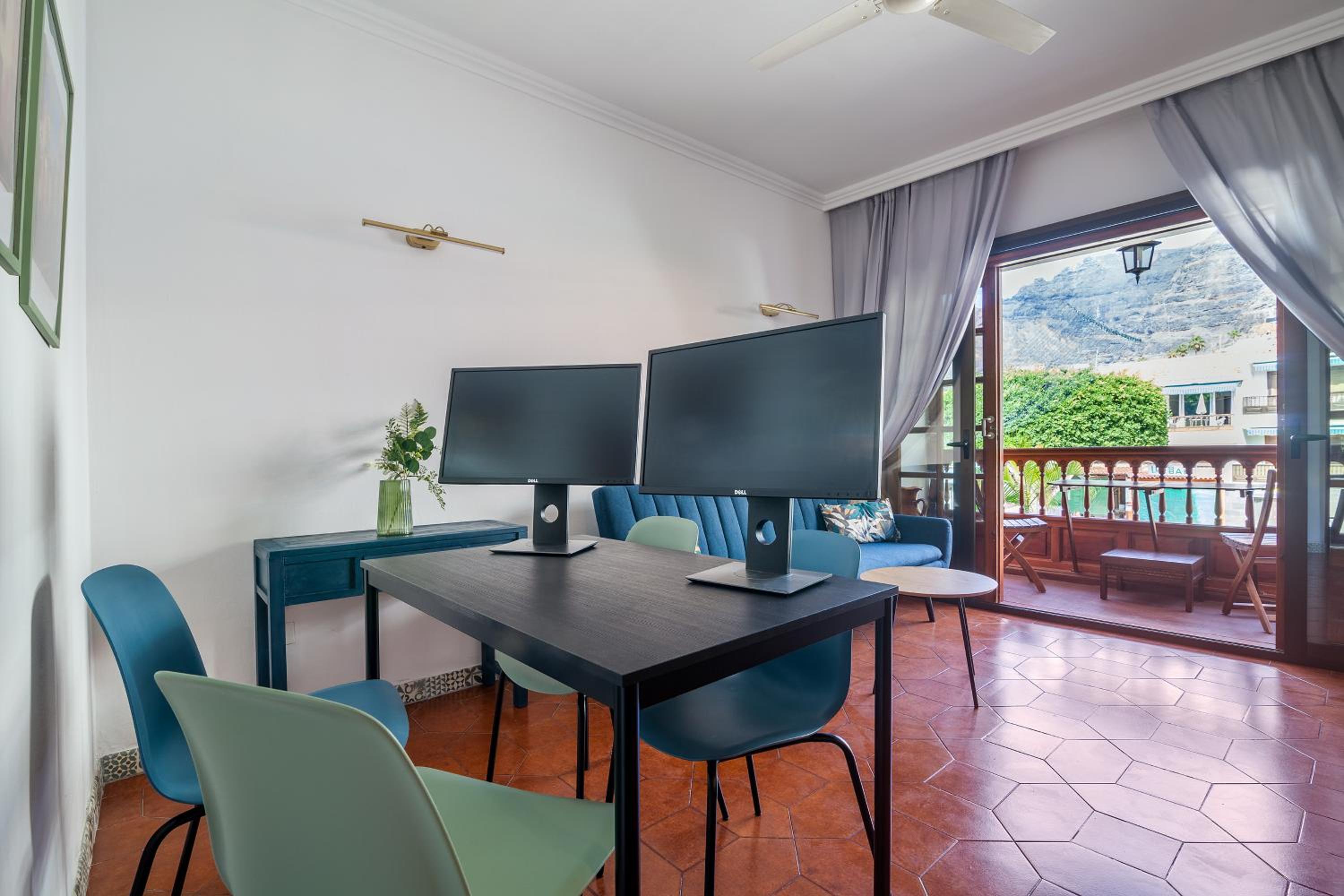 PARAISO BAMBOO - 2 bedrooms, 2 bathrooms, fibre net, heart of the Los Gigantes, tv channels view 3