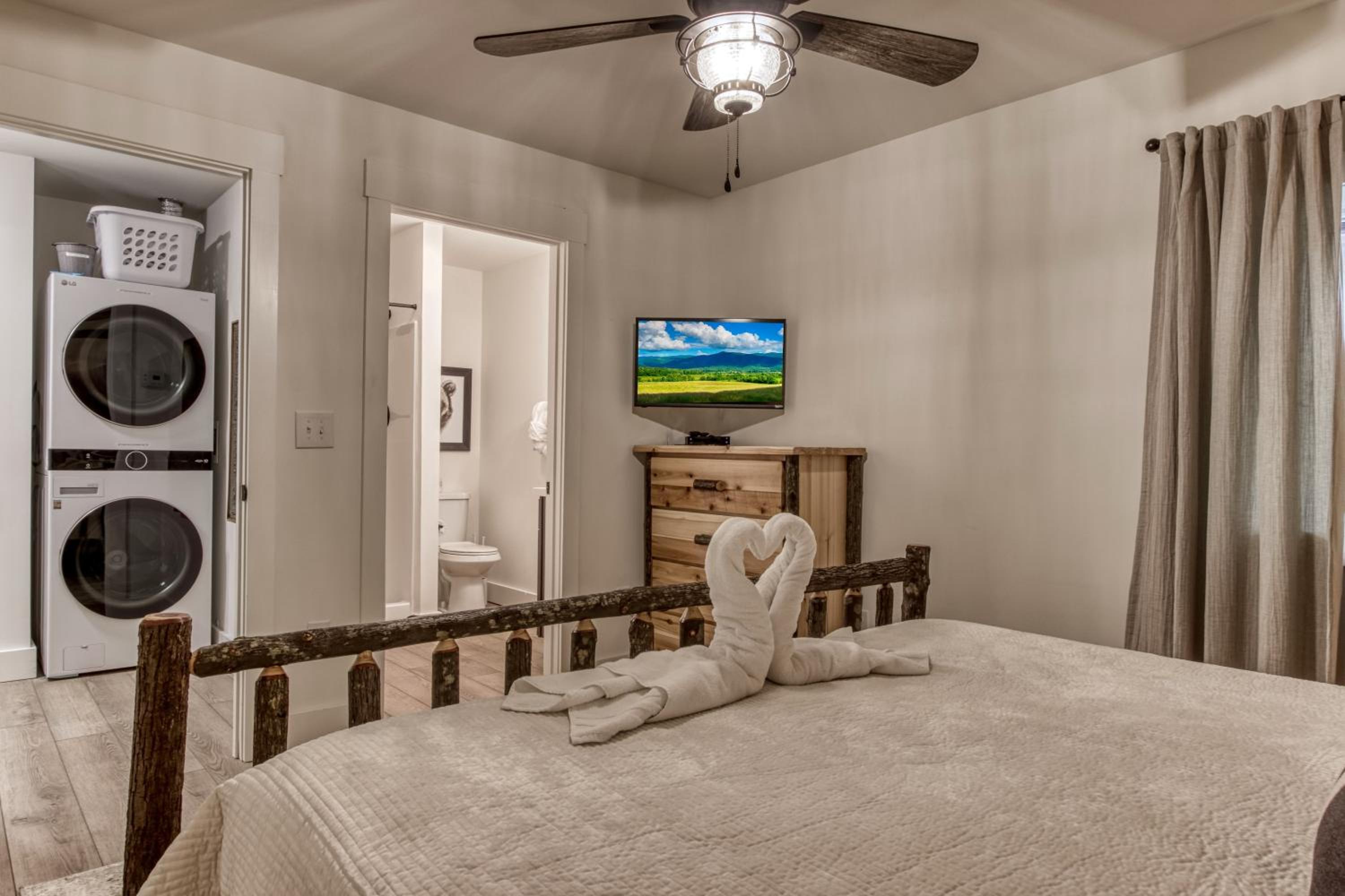 Downtown Gatlinburg Prime location walk everywhere in Gatlinburg3Bed3Bath Sleeps 8 view 3