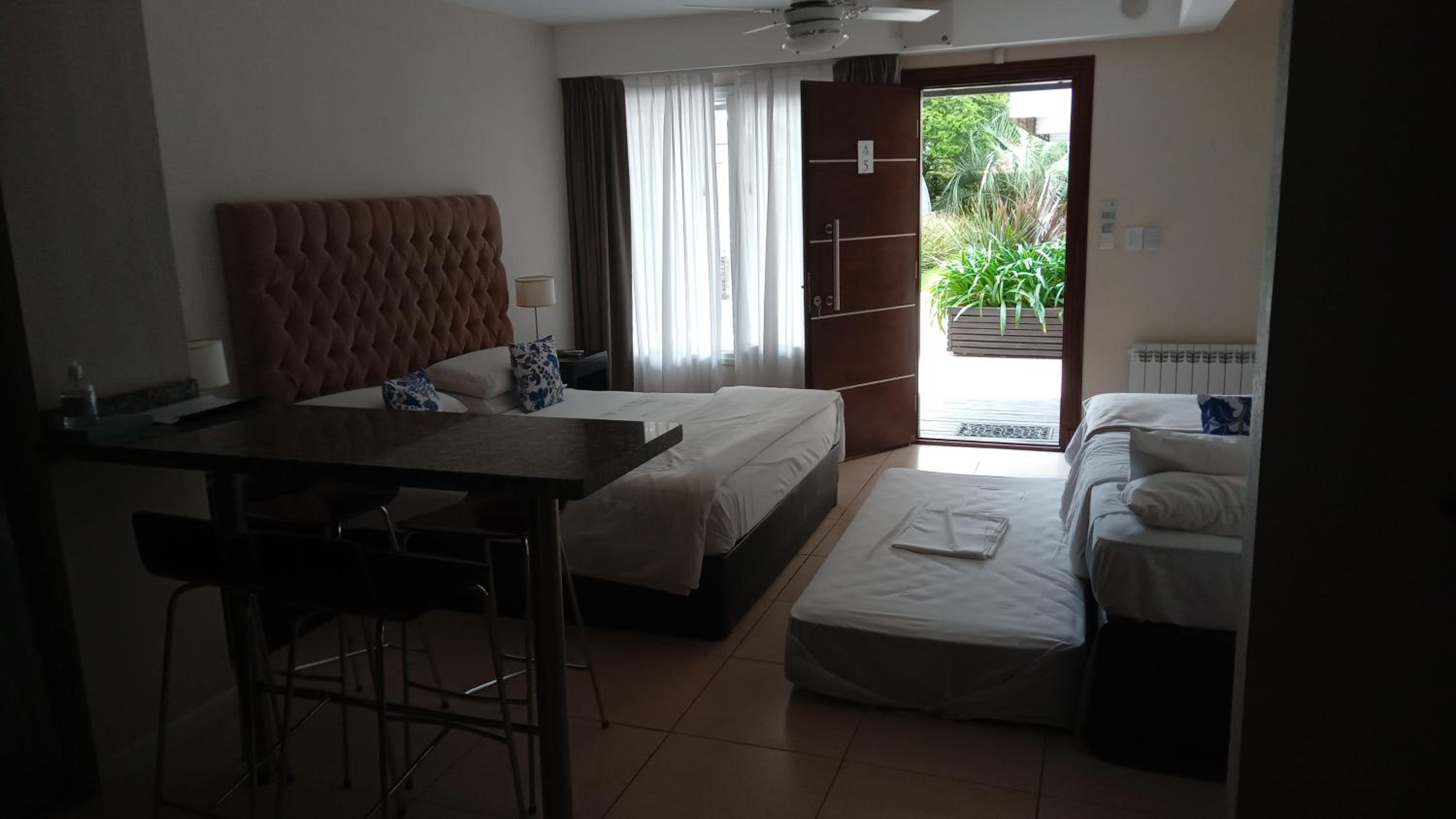 Aqualina Suites