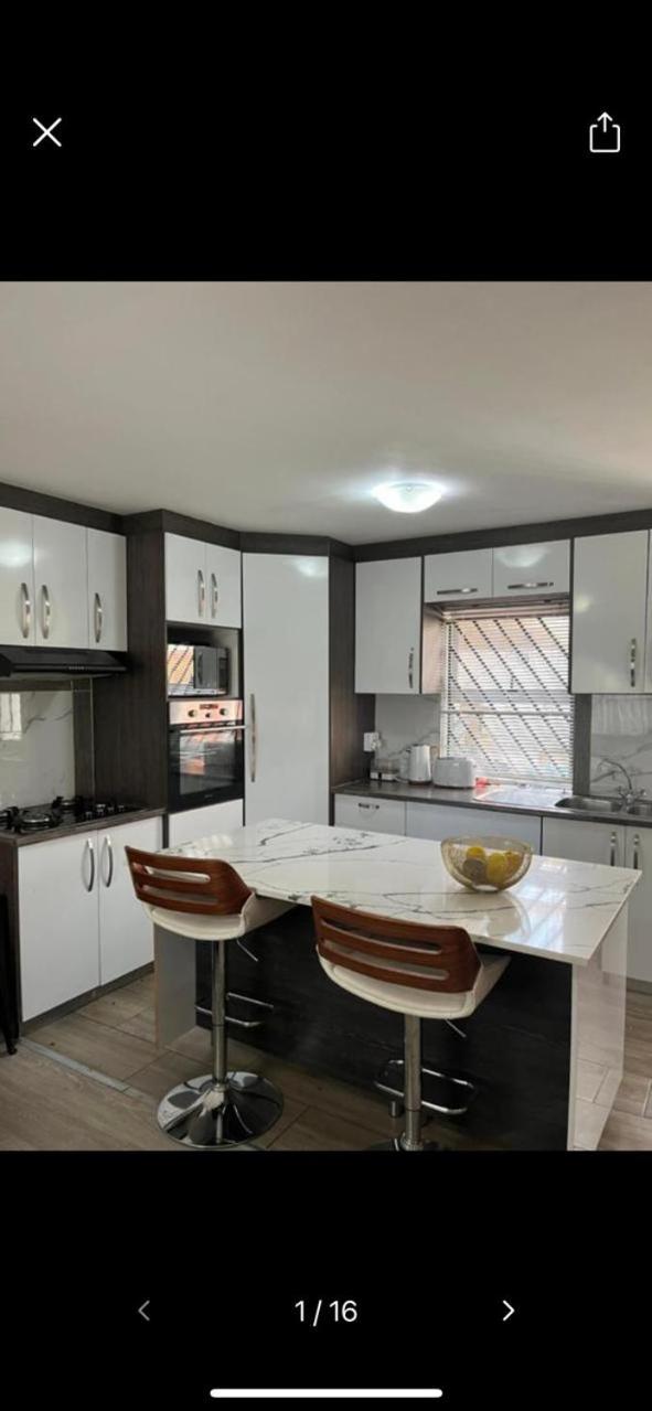 Self catering three bedroom view 3