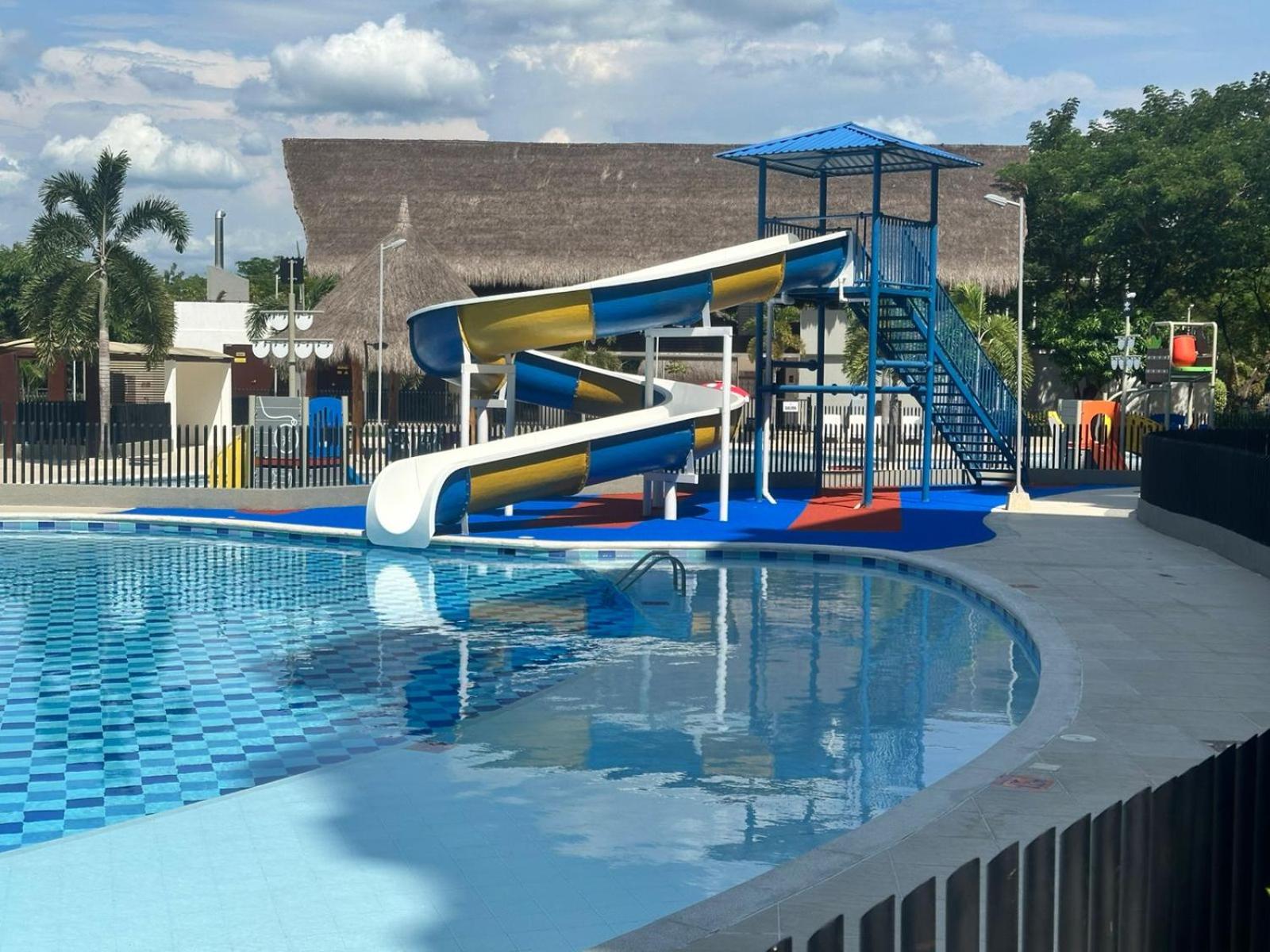 Agradable descanso Piscinas Juegos Naturaleza sol