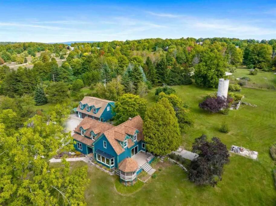 Farmhouse 1918 Grand Retreat for 12 people with Lake Views view 5