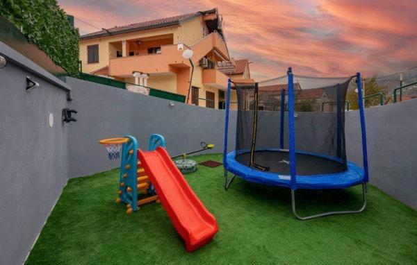Holiday Home with Swimming Pool & Jacuzzi view 3