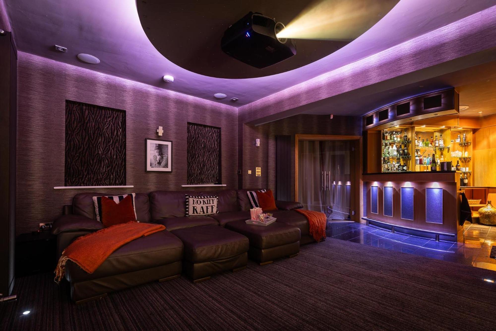 Hawkwood Court - with Hot Tub, Cinema, Gym, Games Room & Outdoor Kitchen view 5