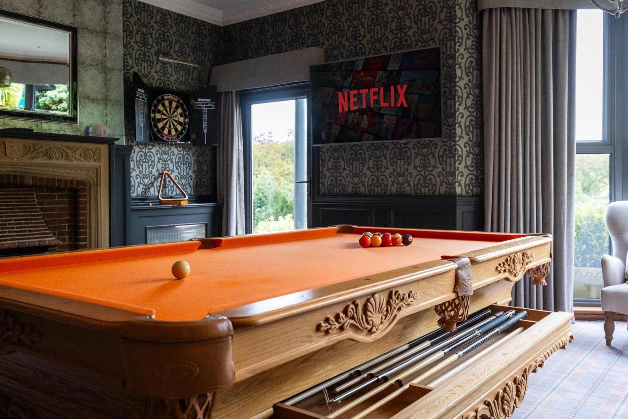Hawkwood Court - with Hot Tub, Cinema, Gym, Games Room & Outdoor Kitchen view 2