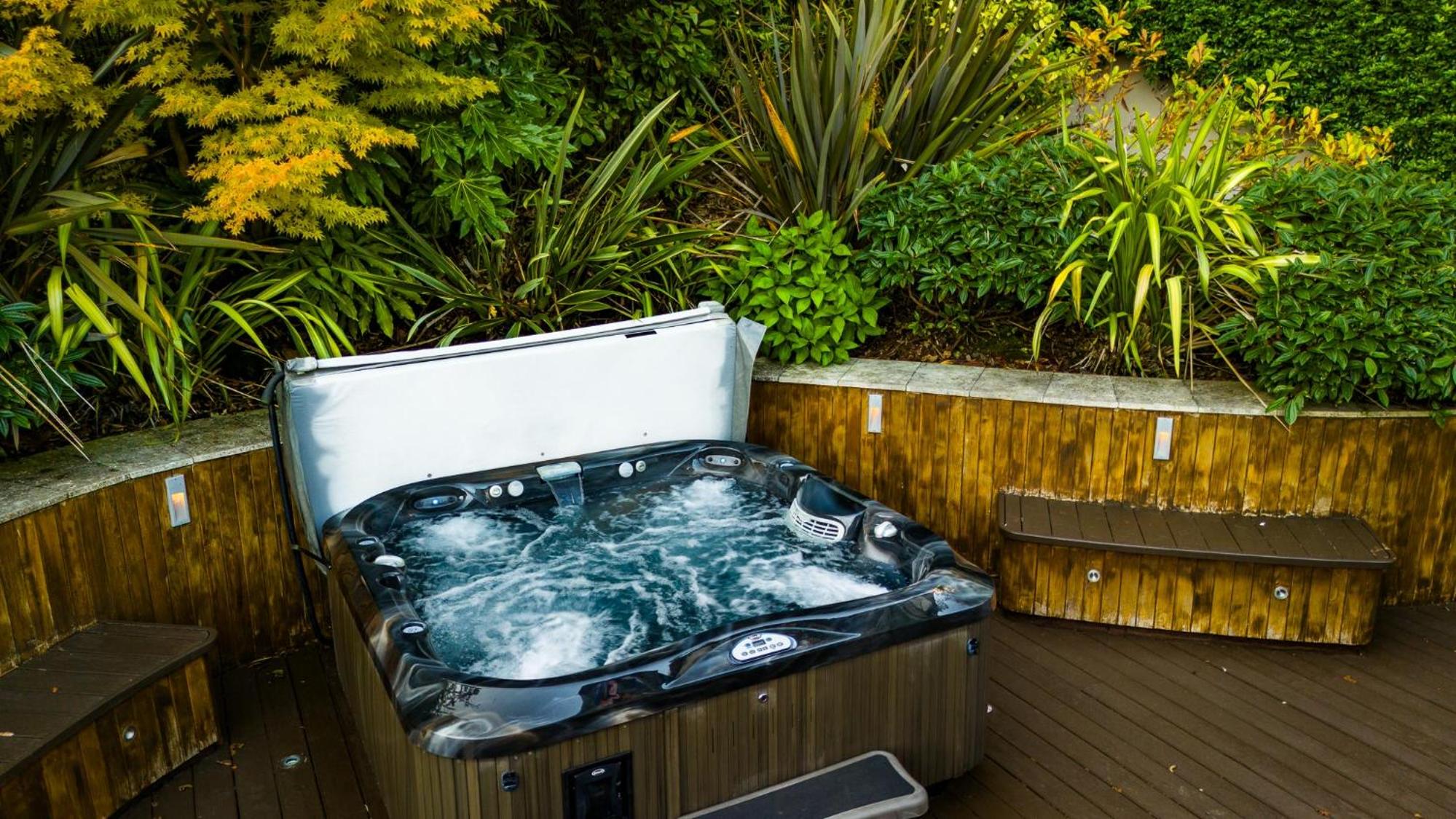 Hawkwood Court - with Hot Tub, Cinema, Gym, Games Room & Outdoor Kitchen view 4