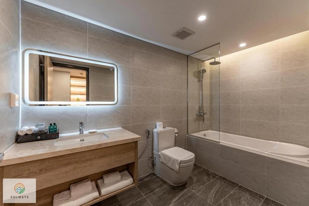 Landmark 81 Holiday Inn