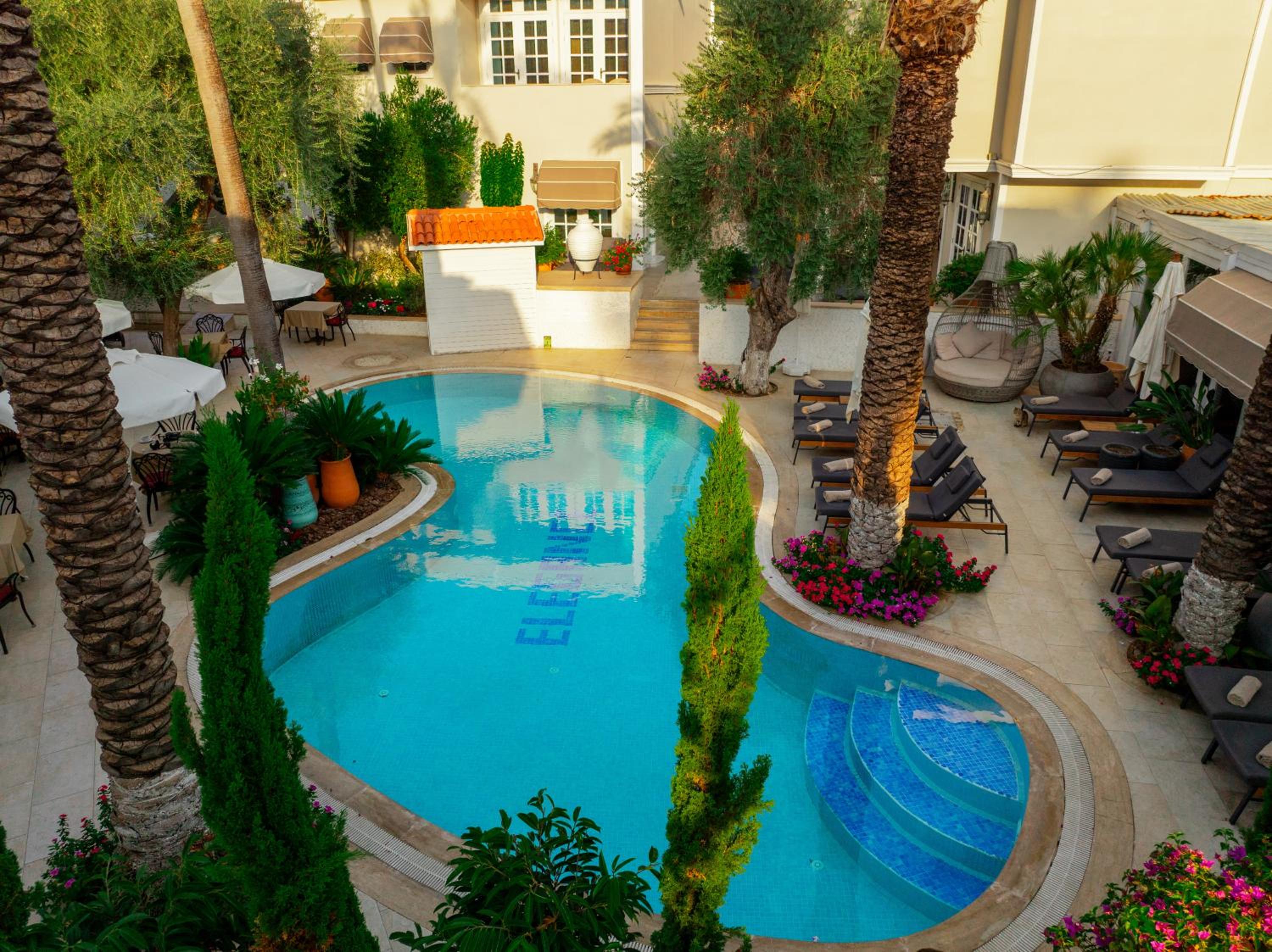 Elegance East Hotel - Image 98