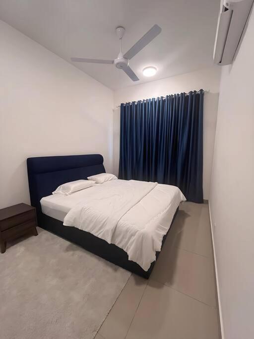 BlueLakeHomestay - LBS SkyLake Residence photo 5