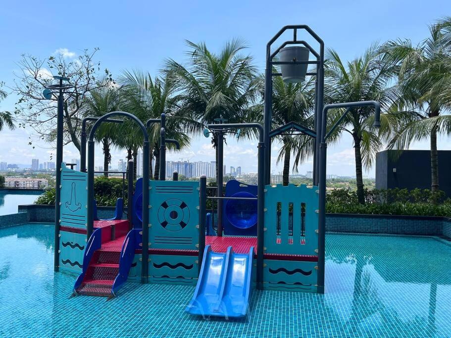 BlueLakeHomestay - LBS SkyLake Residence