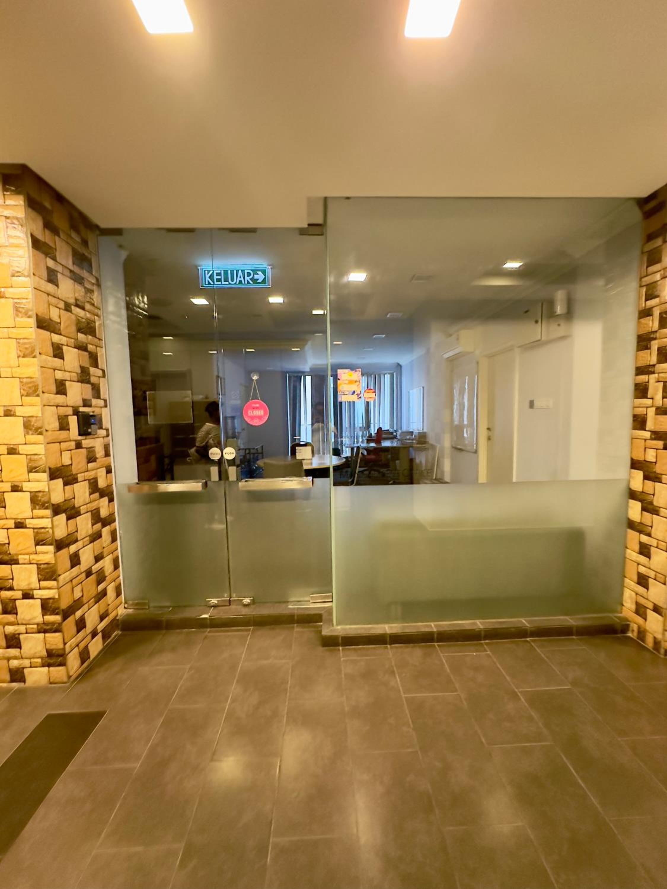 Near Pavilion Bukit Bintang Fairlane KLCC suites by Angel Rose