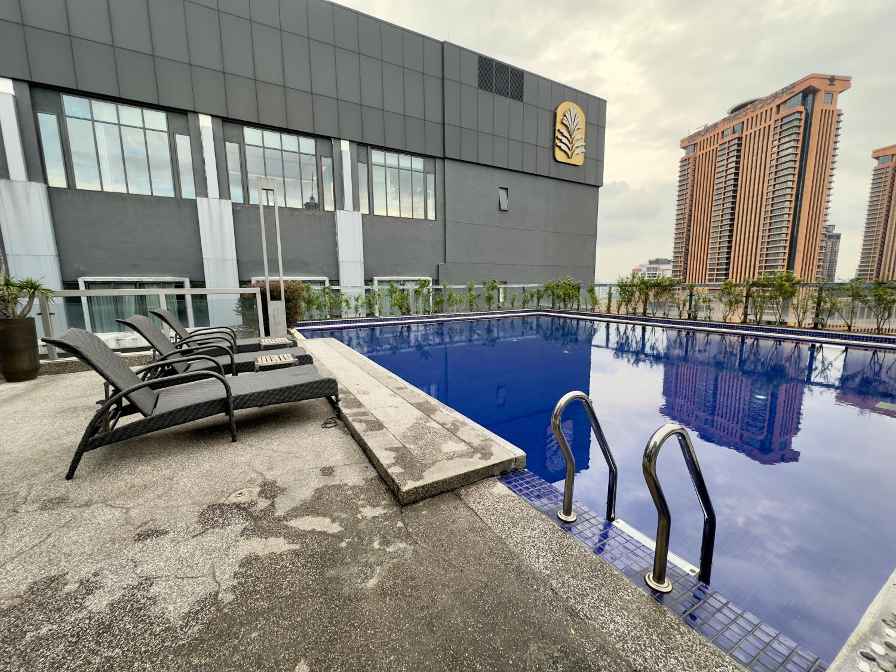 Near Pavilion Bukit Bintang Fairlane KLCC suites by Angel Rose