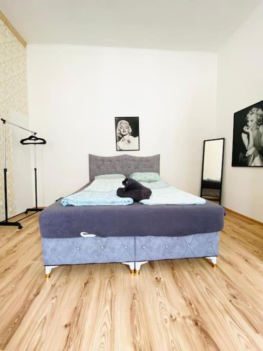 Comfy 3BR Apt In Prime Location