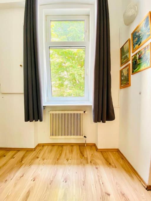 Comfy 3BR Apt In Prime Location