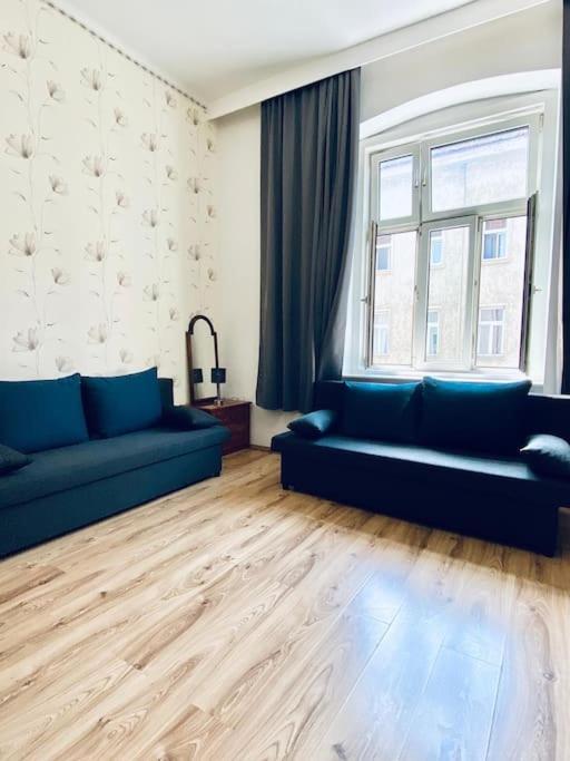 Comfy 3BR Apt In Prime Location