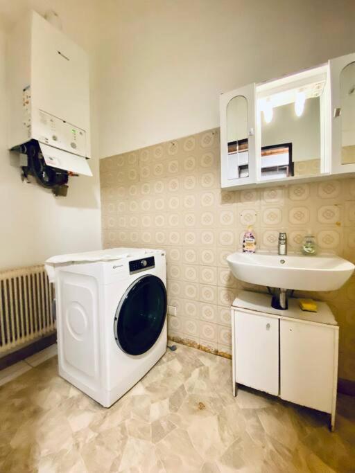 Comfy 3BR Apt In Prime Location