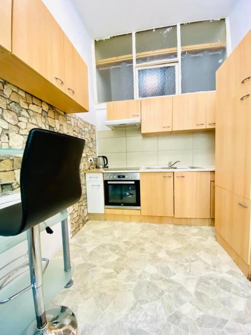 Comfy 3BR Apt In Prime Location