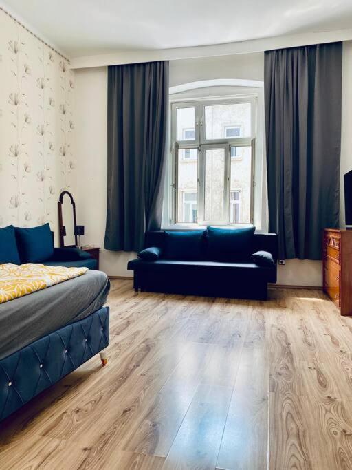Comfy 3BR Apt In Prime Location