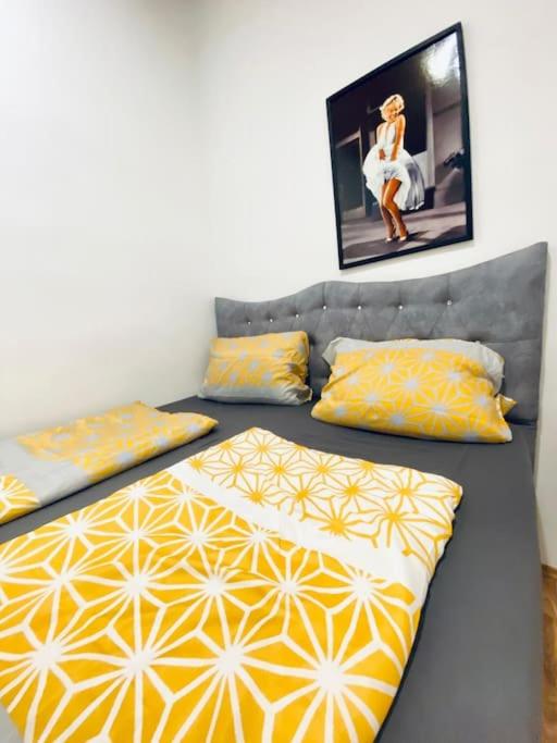 Comfy 3BR Apt In Prime Location