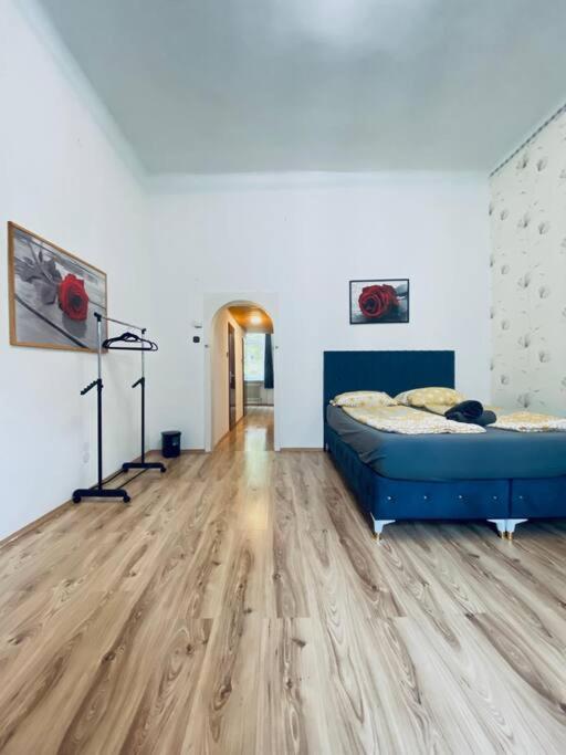 Comfy 3BR Apt In Prime Location