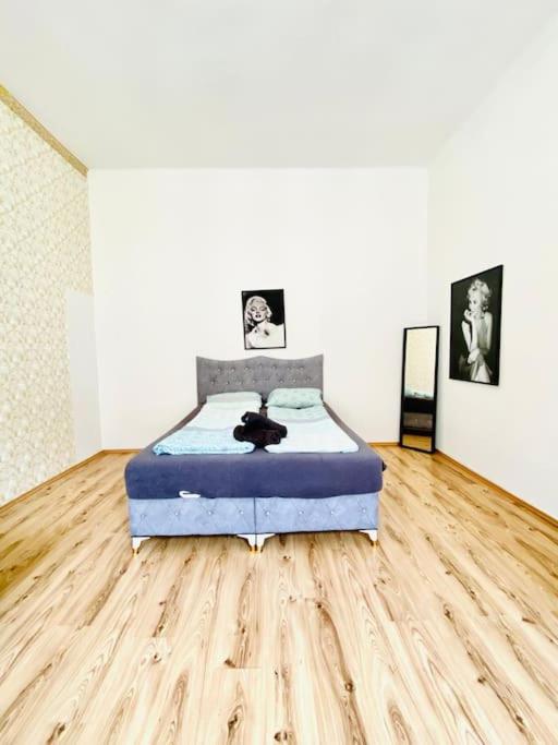 Comfy 3BR Apt In Prime Location