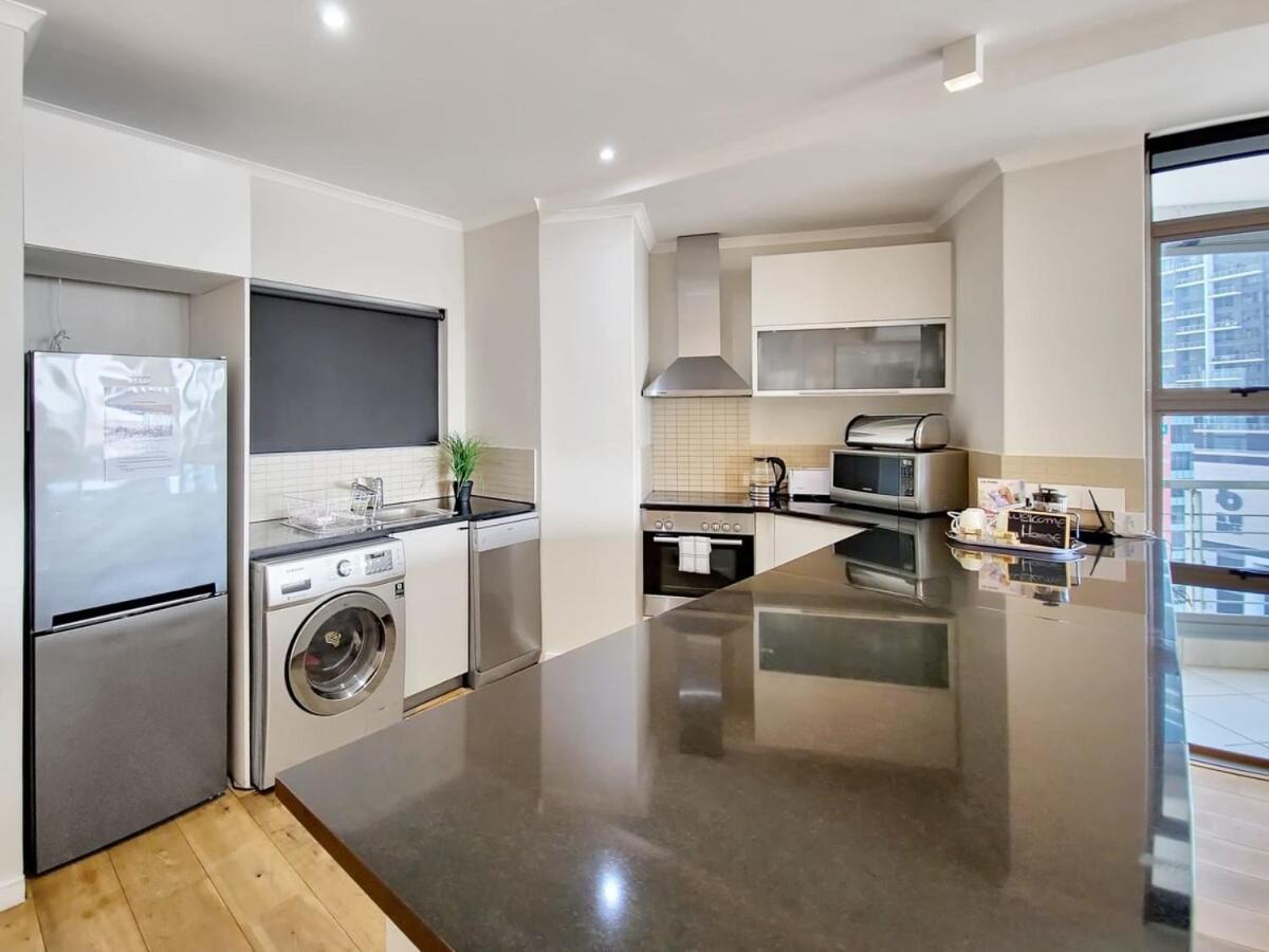 Stylish, Modern Apartment With Breathtaking Views. view 2