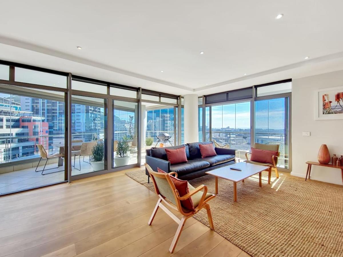 Stylish, Modern Apartment With Breathtaking Views. view 5