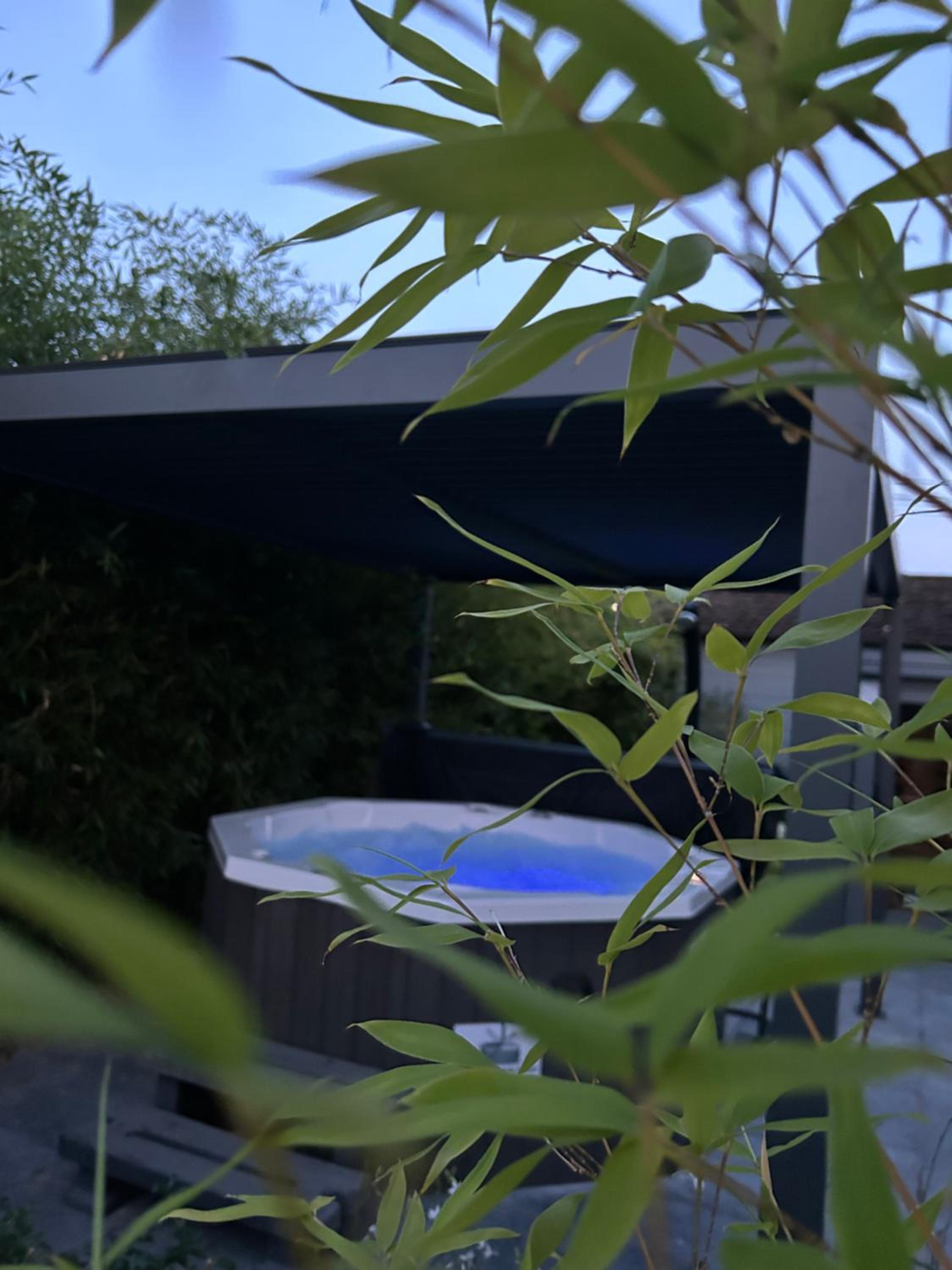 Dôme du puits avec jacuzzi et sauna privatif