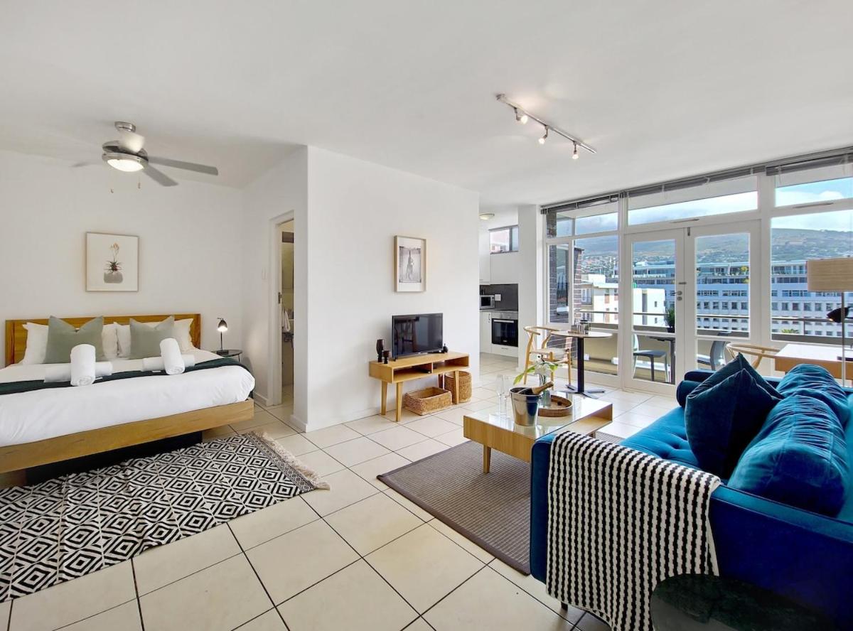 Cosy, central, homely feel home view 3