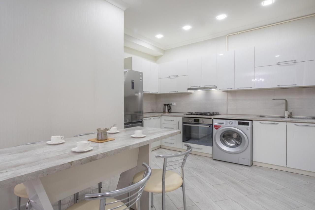 Perfect New apartment! 2 Bedrooms, near North Avenue
