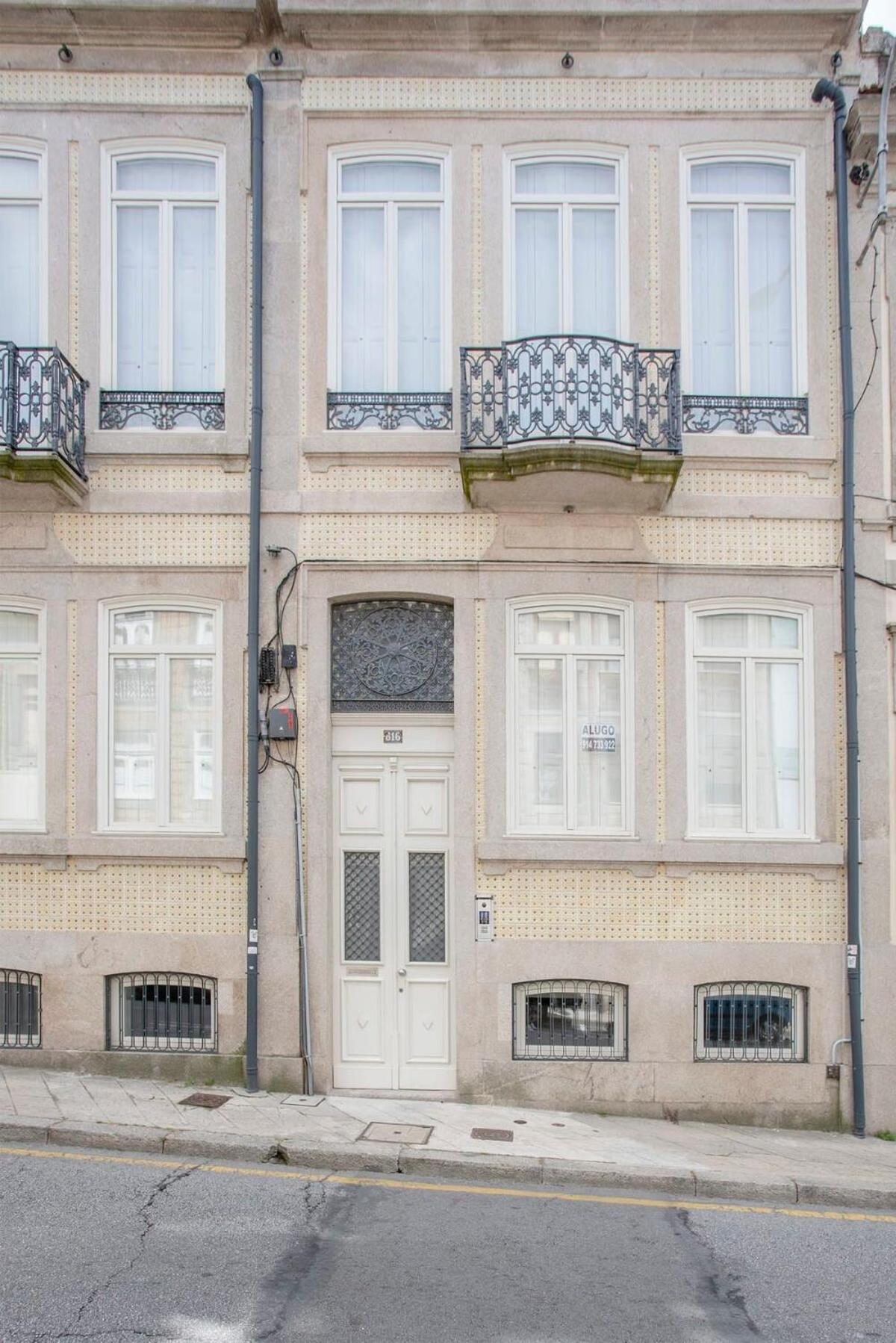 Liiiving in Porto - Downtown Balcony Studio