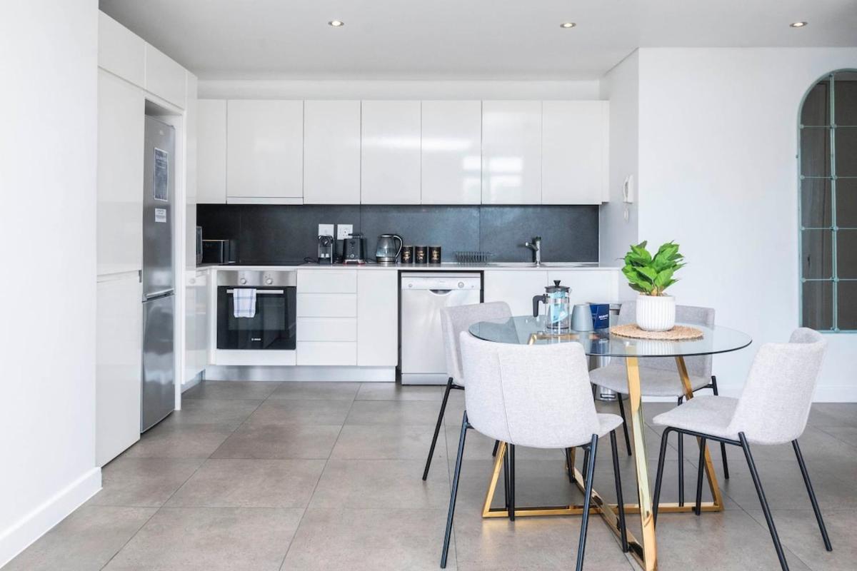 Sloane Square Trendy 1BR Apartment view 2