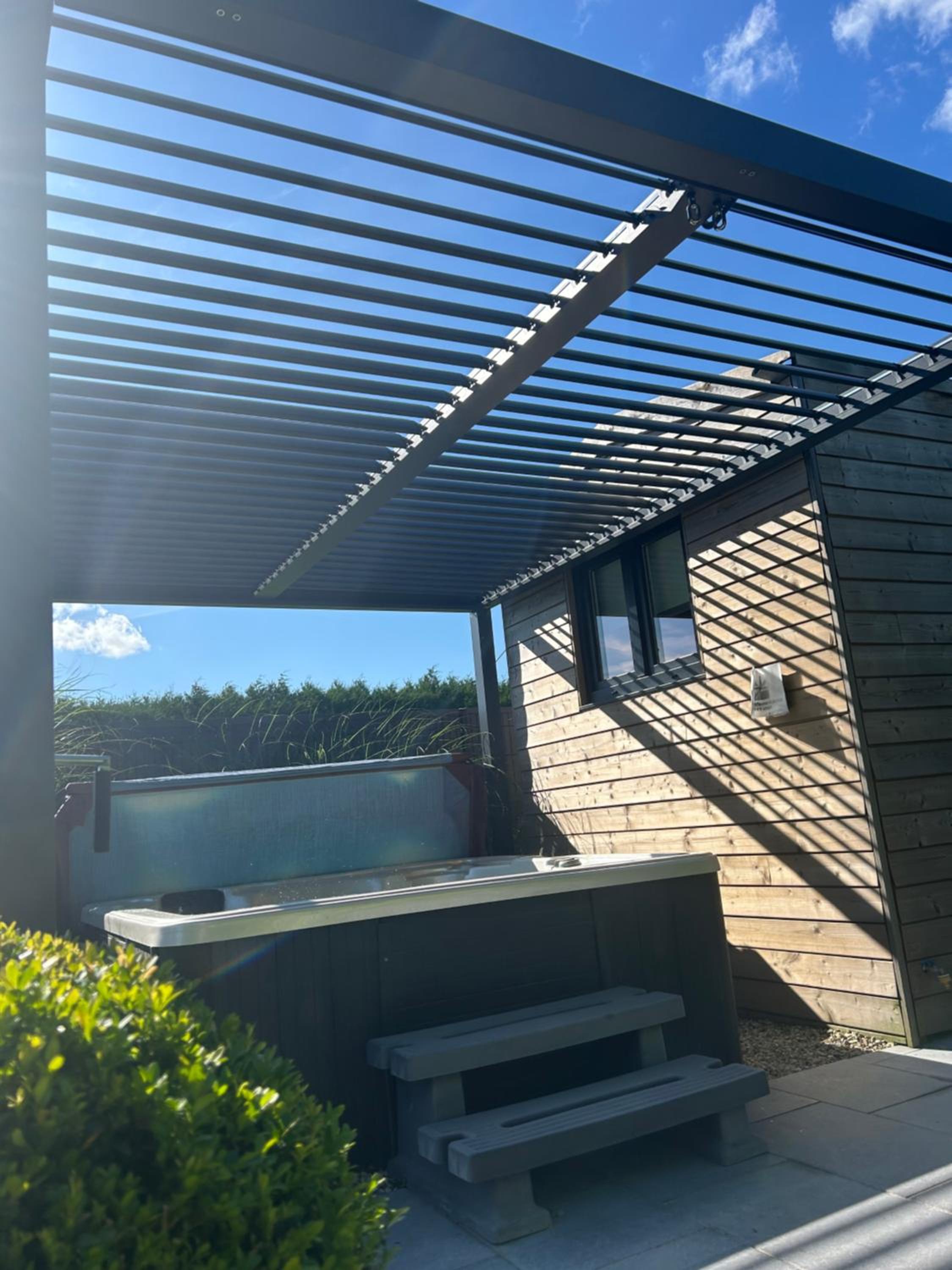 Roulotte du puits avec jacuzzi et sauna privatif