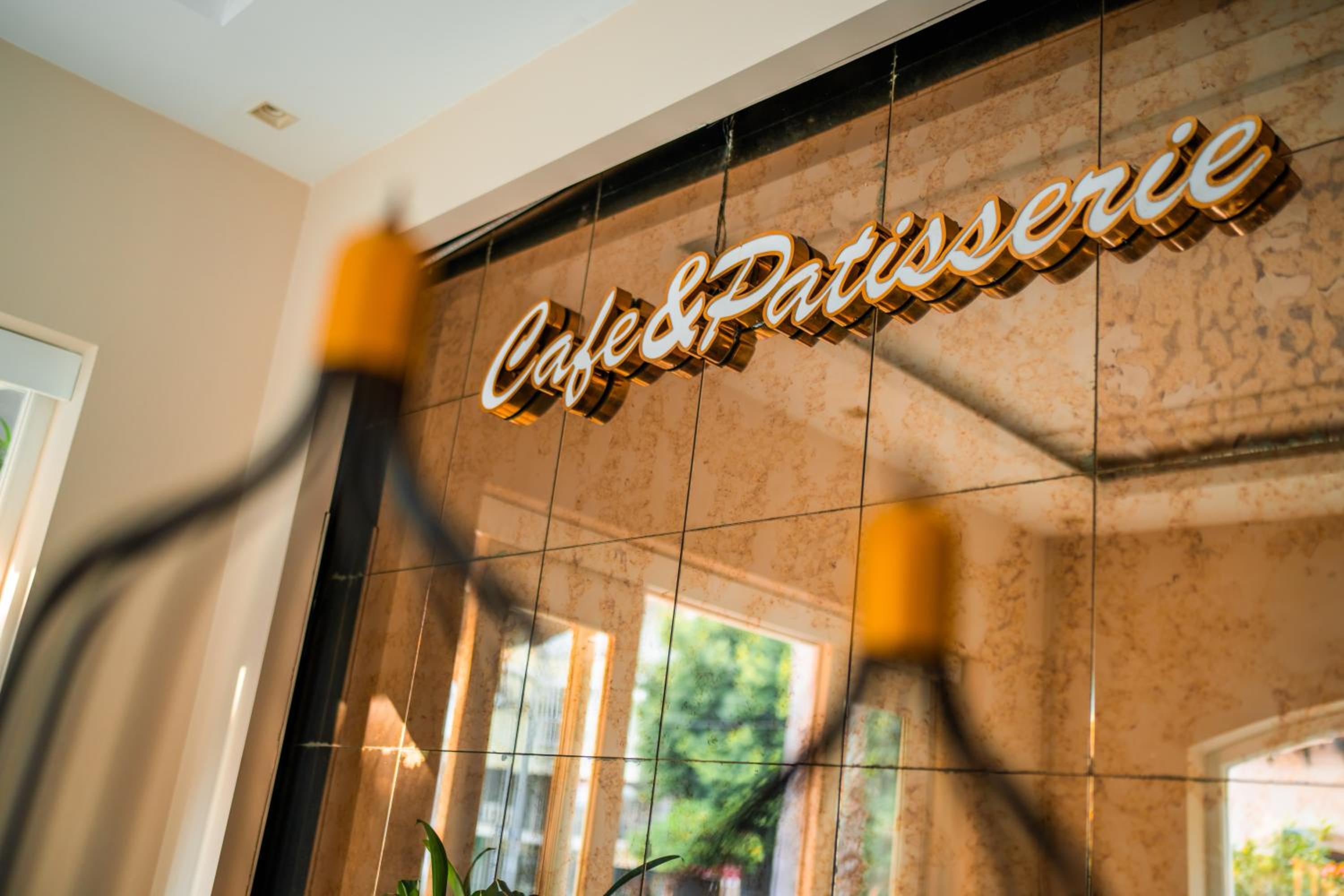 Elegance East Hotel - Image 50