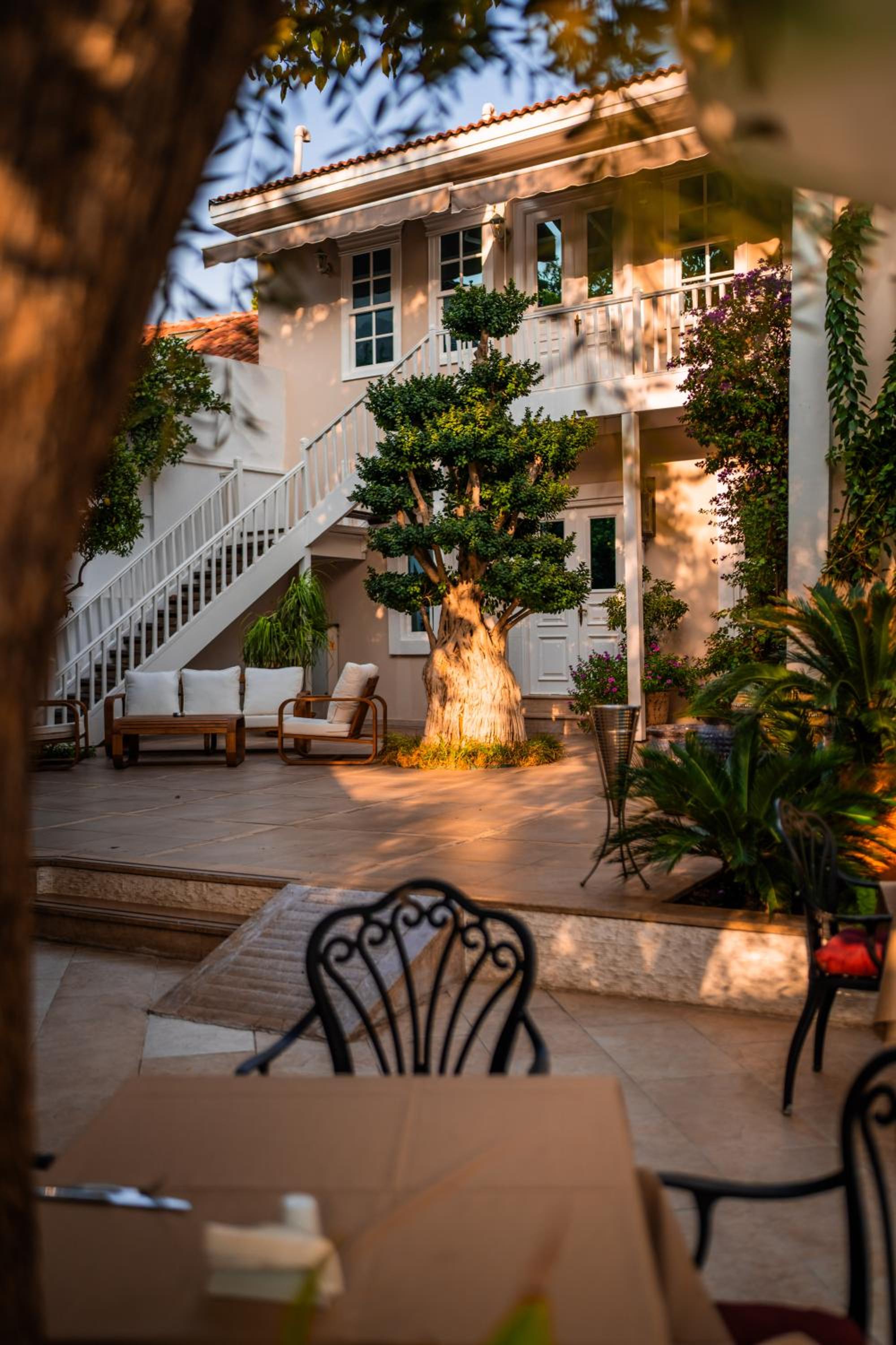 Elegance East Hotel - Image 65