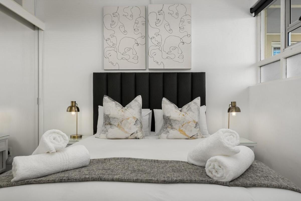 Mouille Point Seaview Apartment