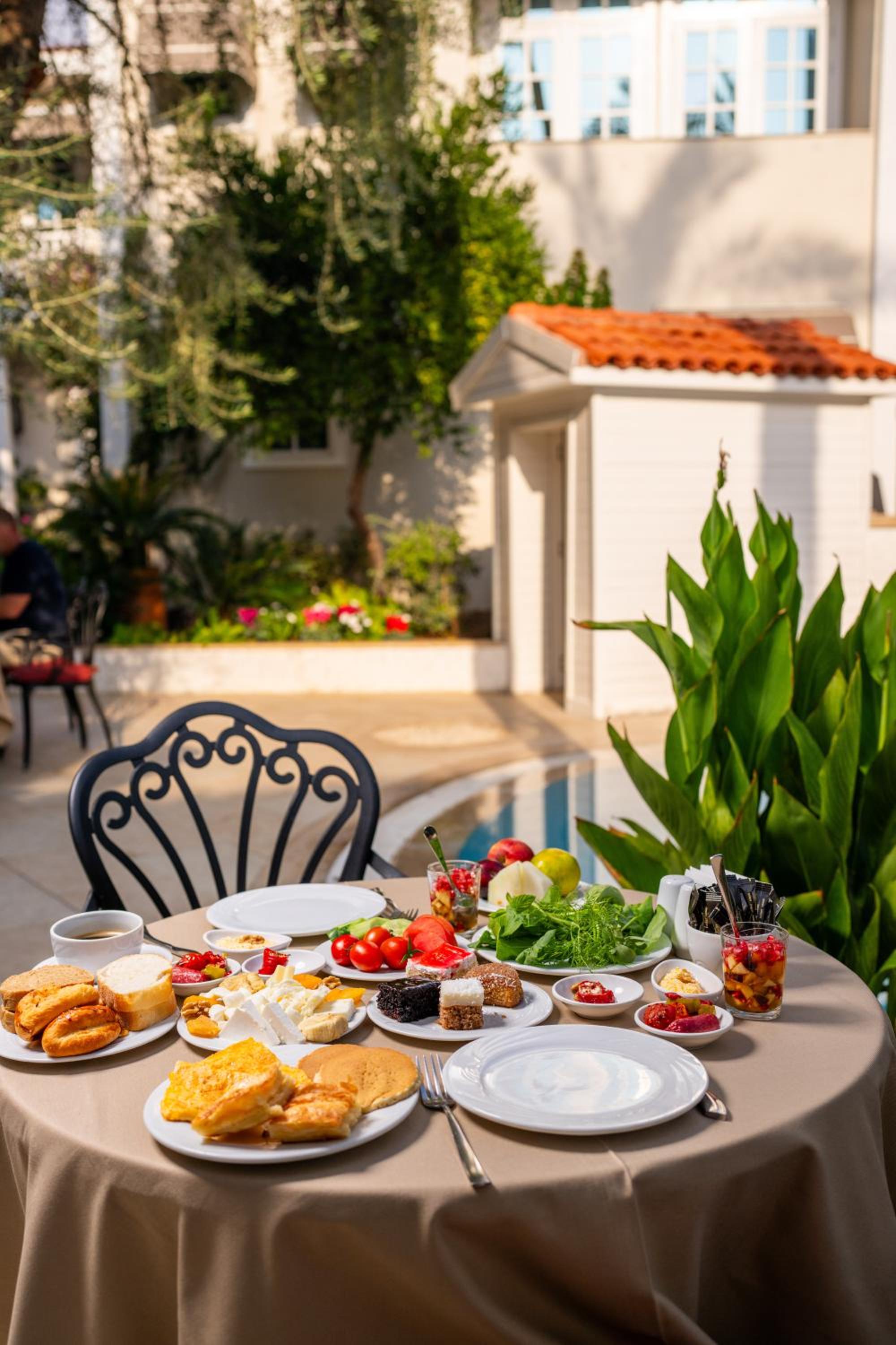 Elegance East Hotel - Image 52