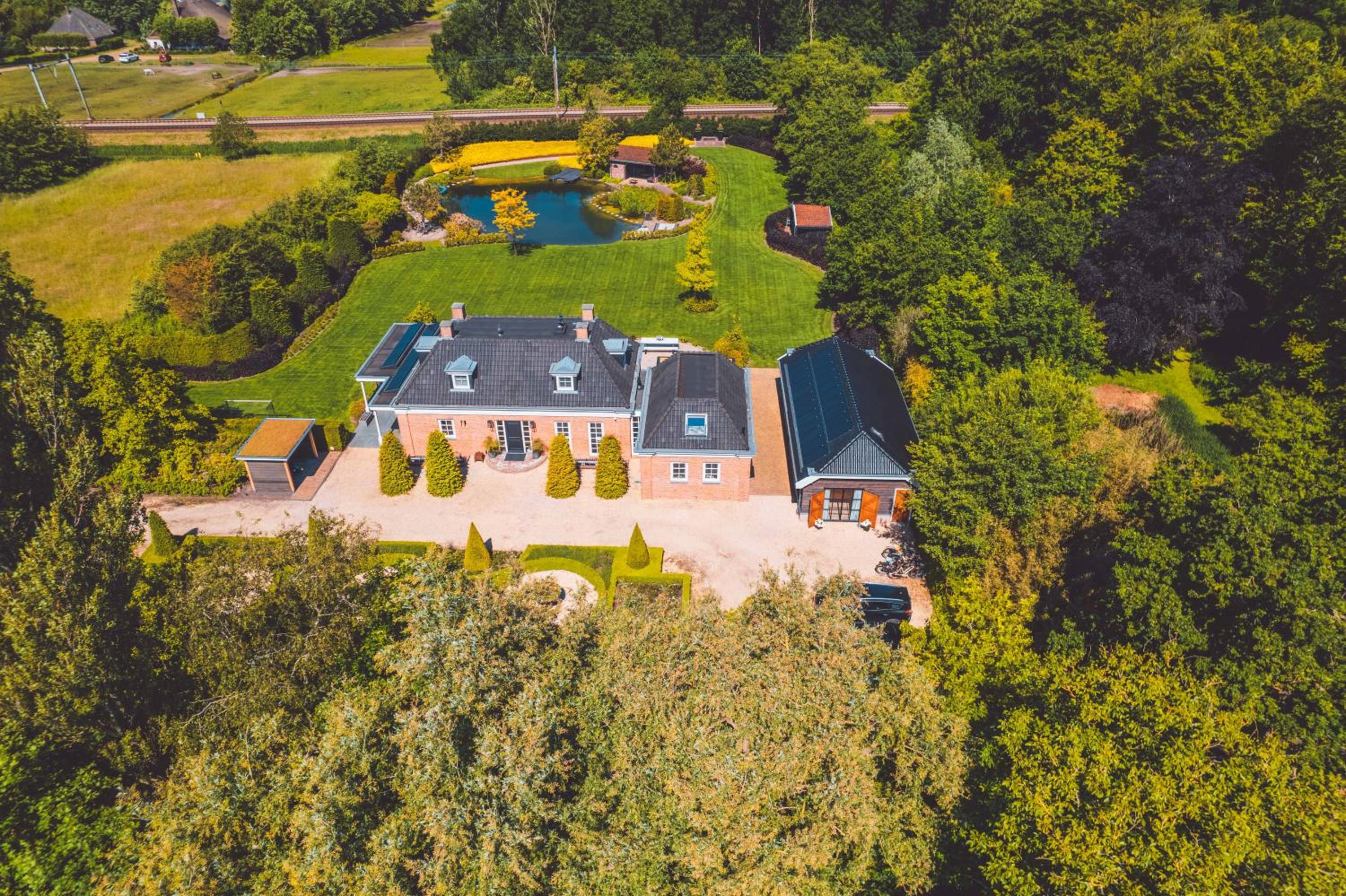Buitenliefde, Het Huis, Prachtig verblijf voor 2 volwassen eventueel met 2 kinderen midden in de natuur