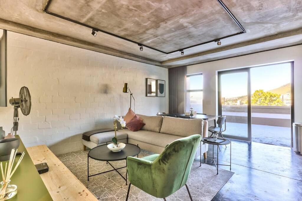 Bo-Kaap Bliss: Ground Floor with Large Patio view 2