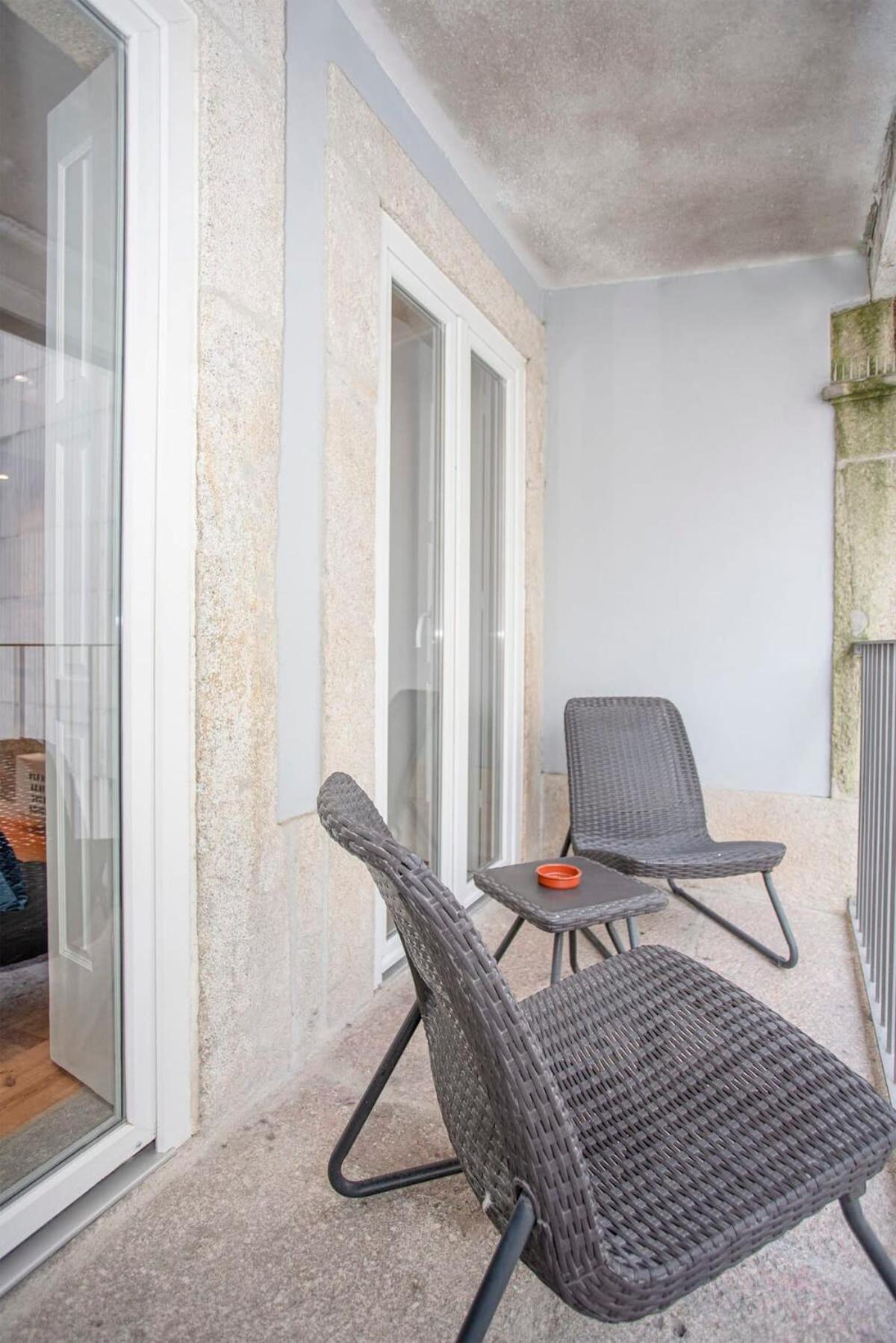 Hotel Liiiving in Porto - Heart of Porto Mezzanine - Image 1