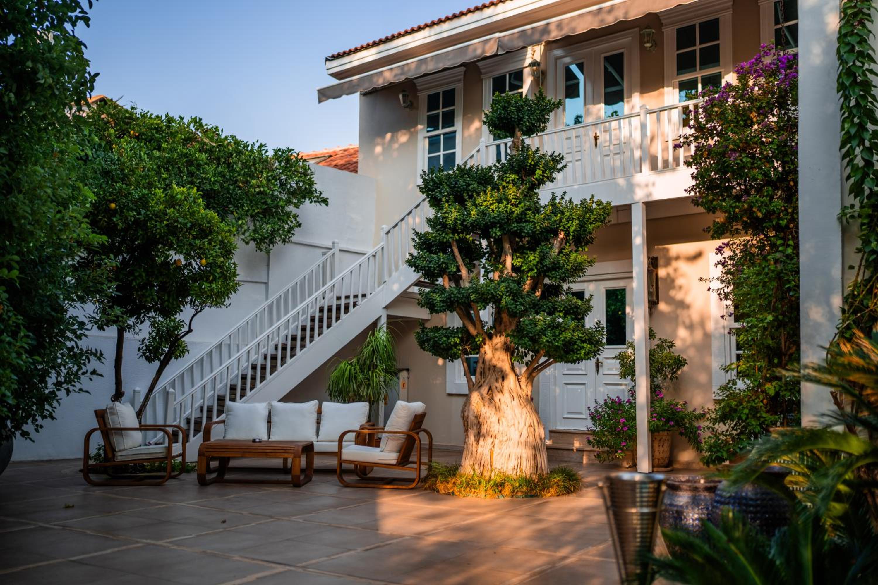 Elegance East Hotel - Image 64