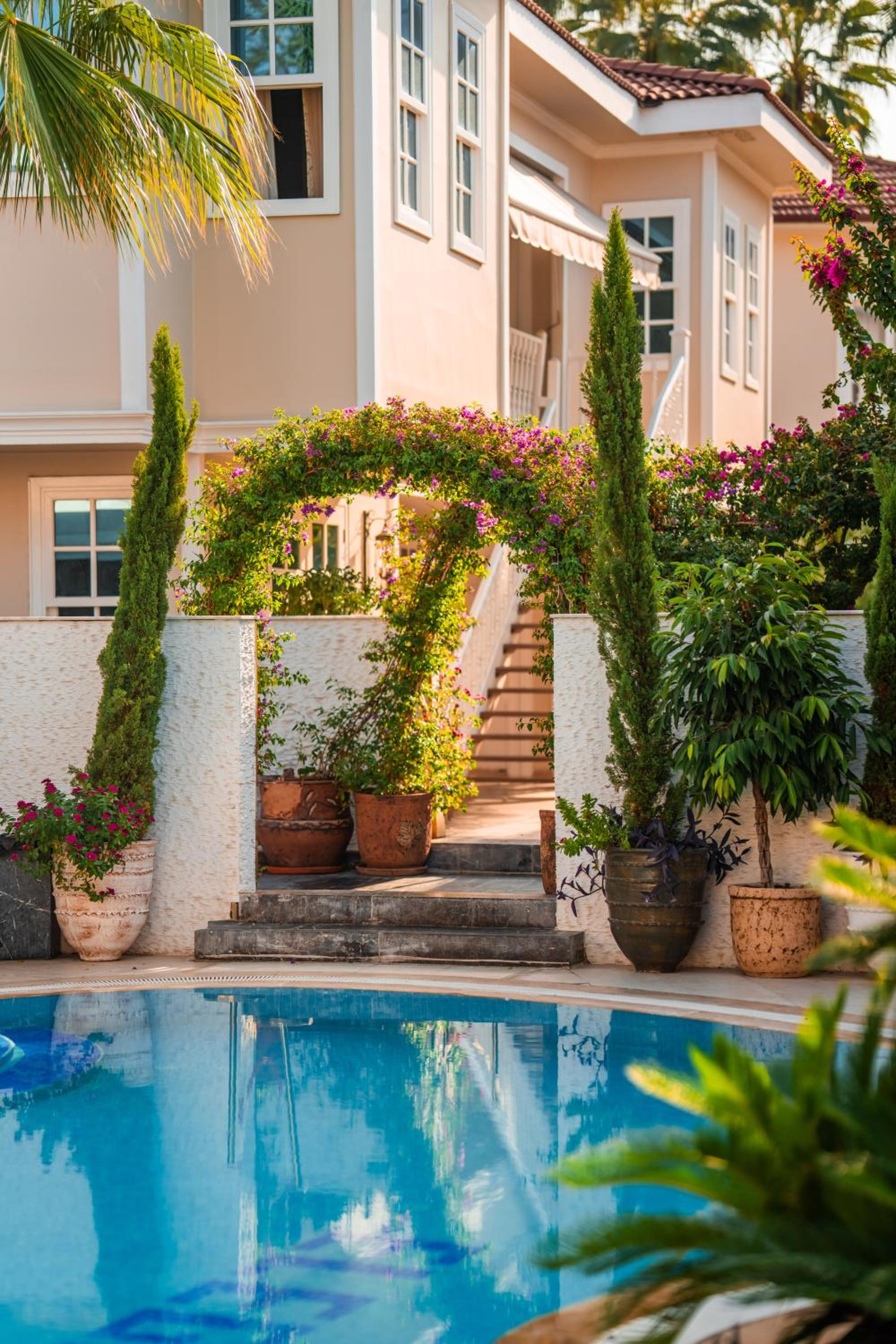 Elegance East Hotel - Image 62