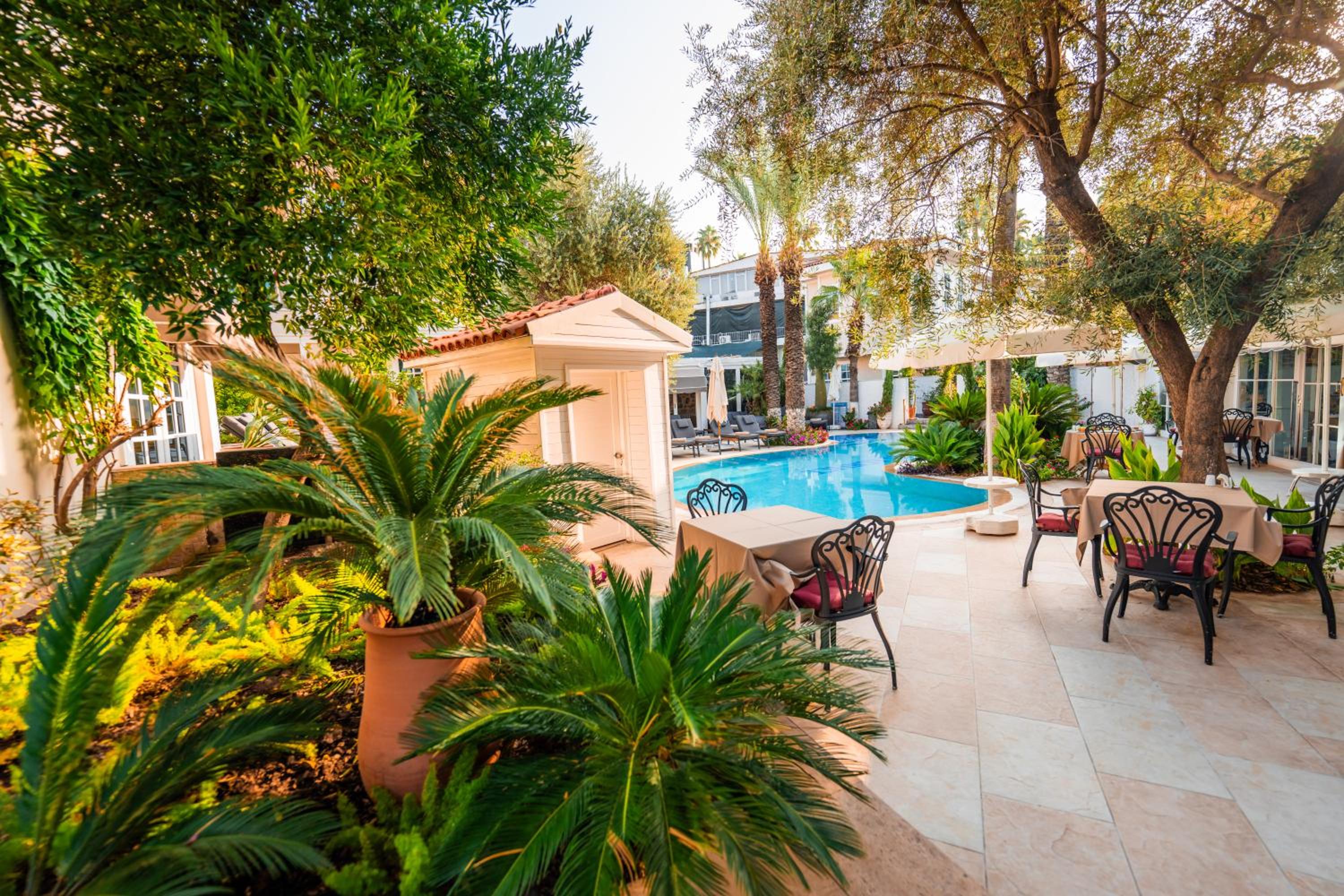 Elegance East Hotel - Image 96