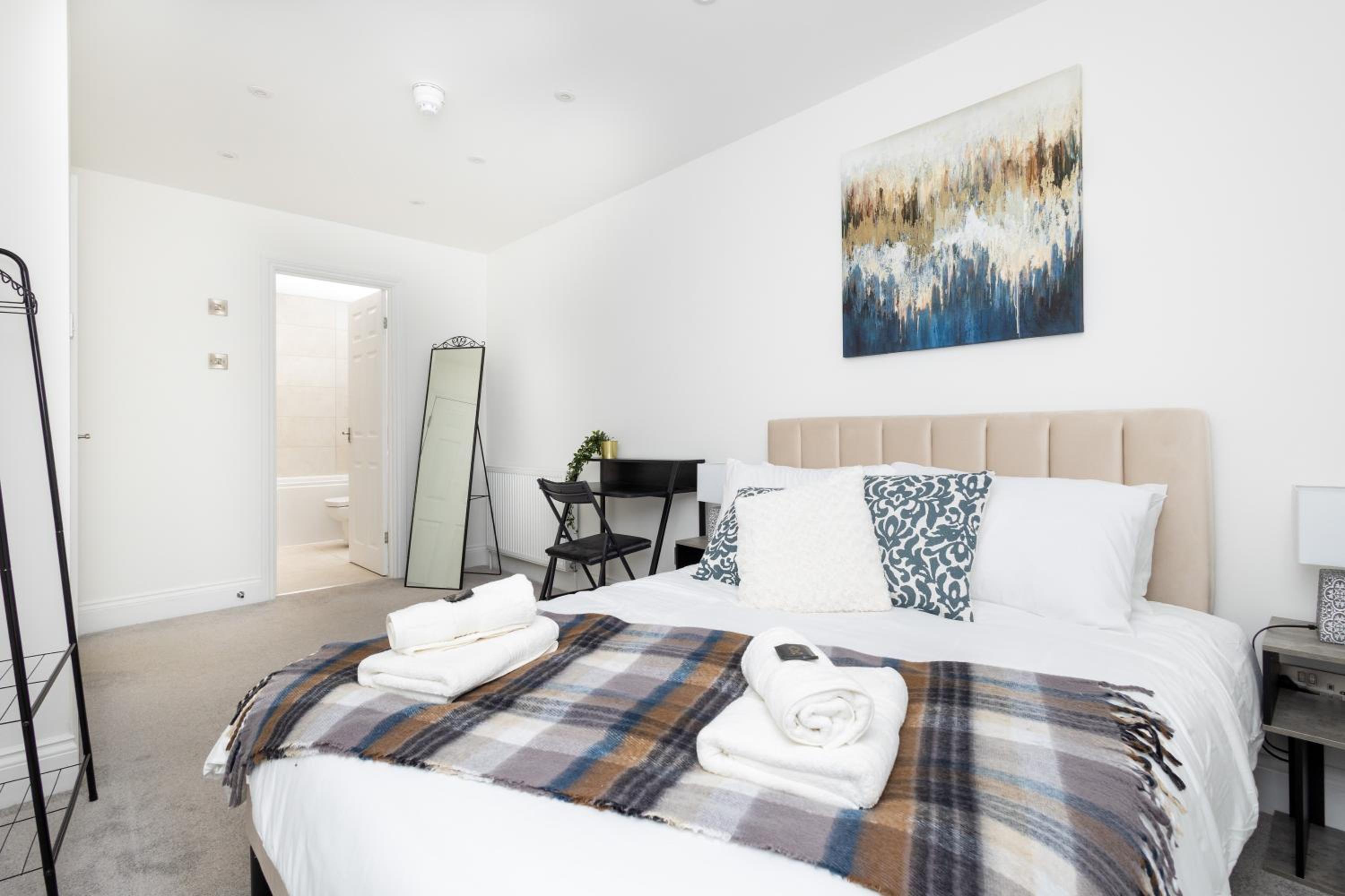Harrogate Haven by Luxus view 2