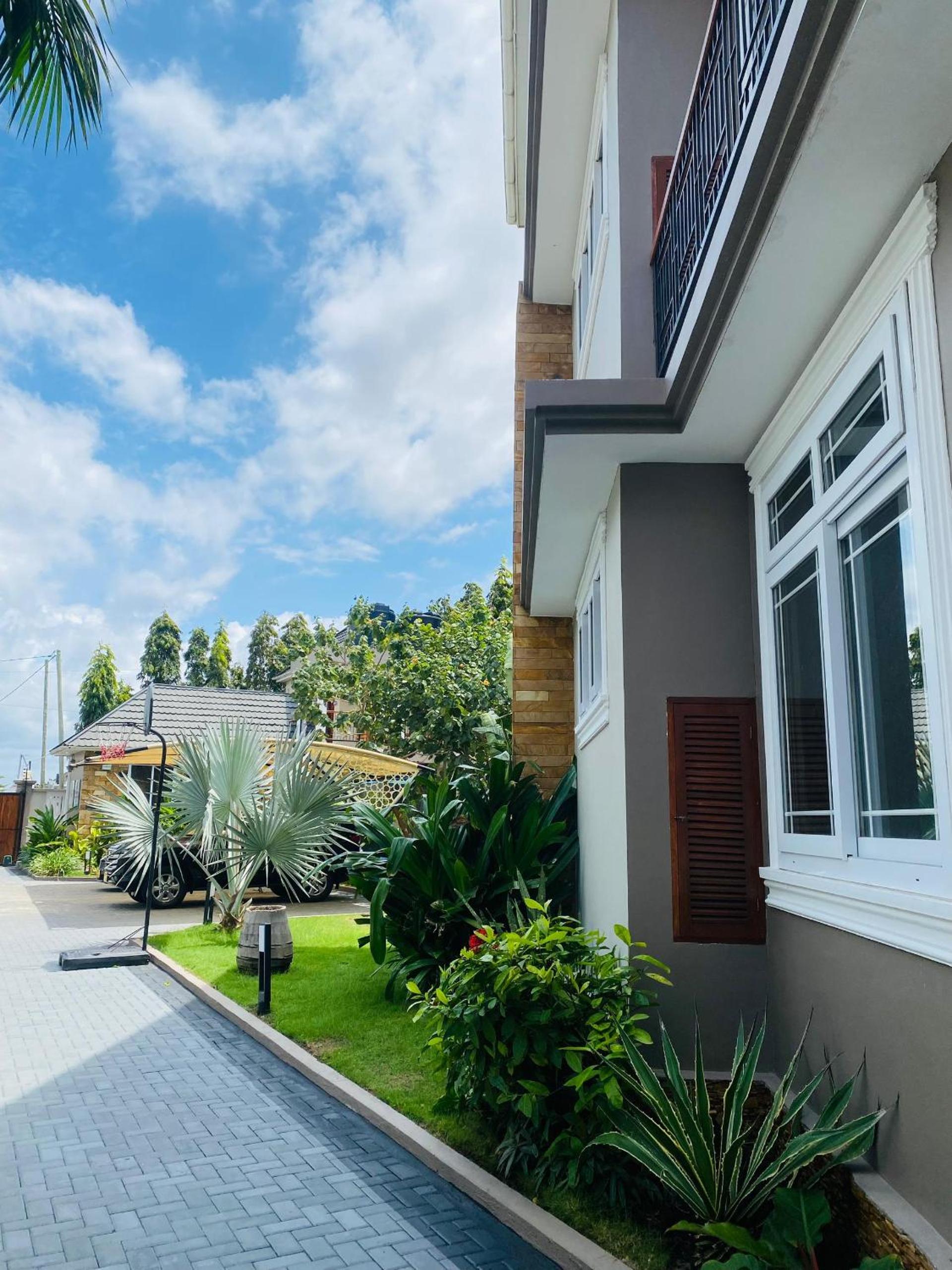 Jacomo Residences