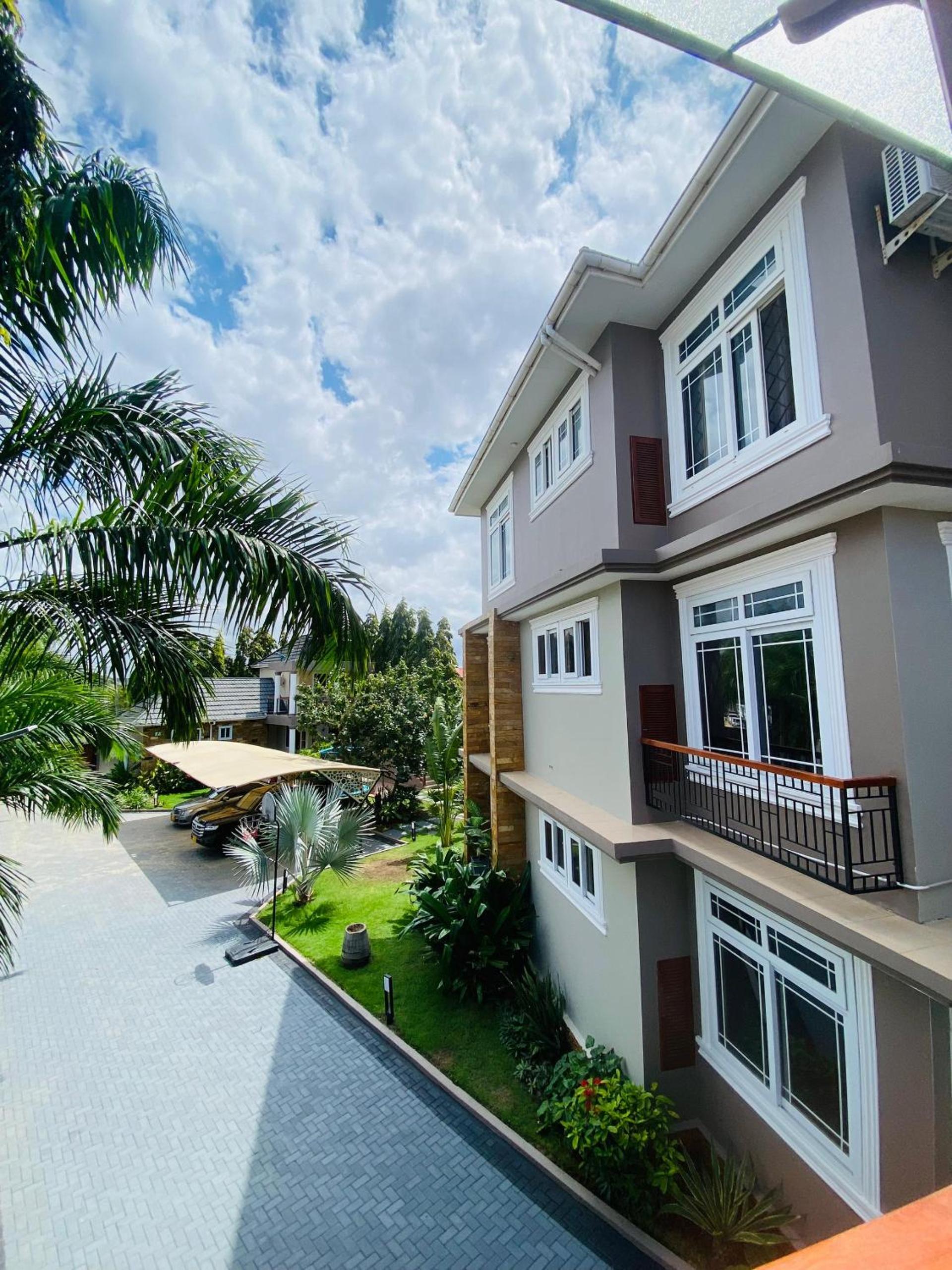 Jacomo Residences