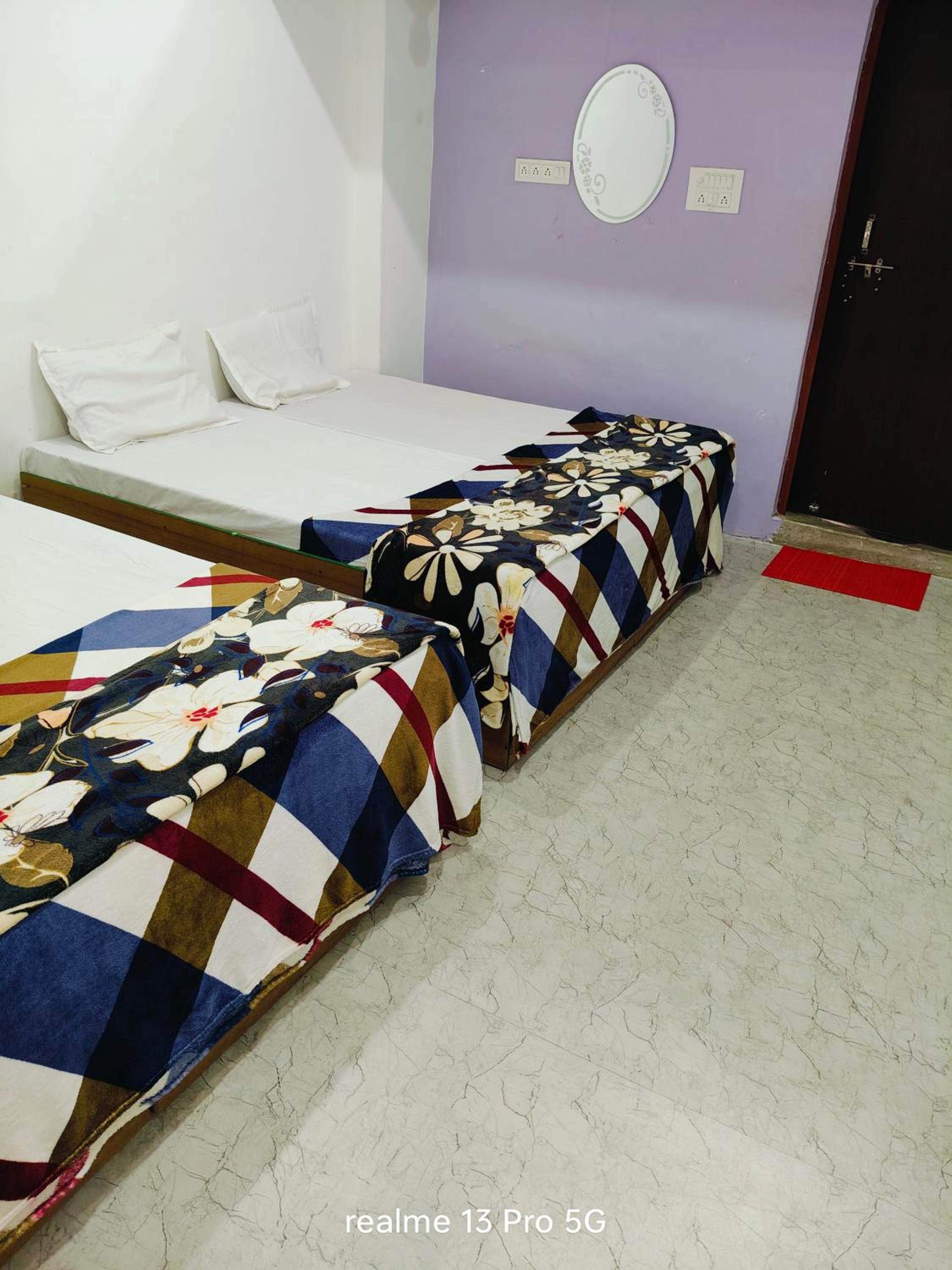 Shiv Shakti Home Stay Varanasi - "Home Stay-at-prime-location Spacious-Room with-wi-fi-availability, view 4