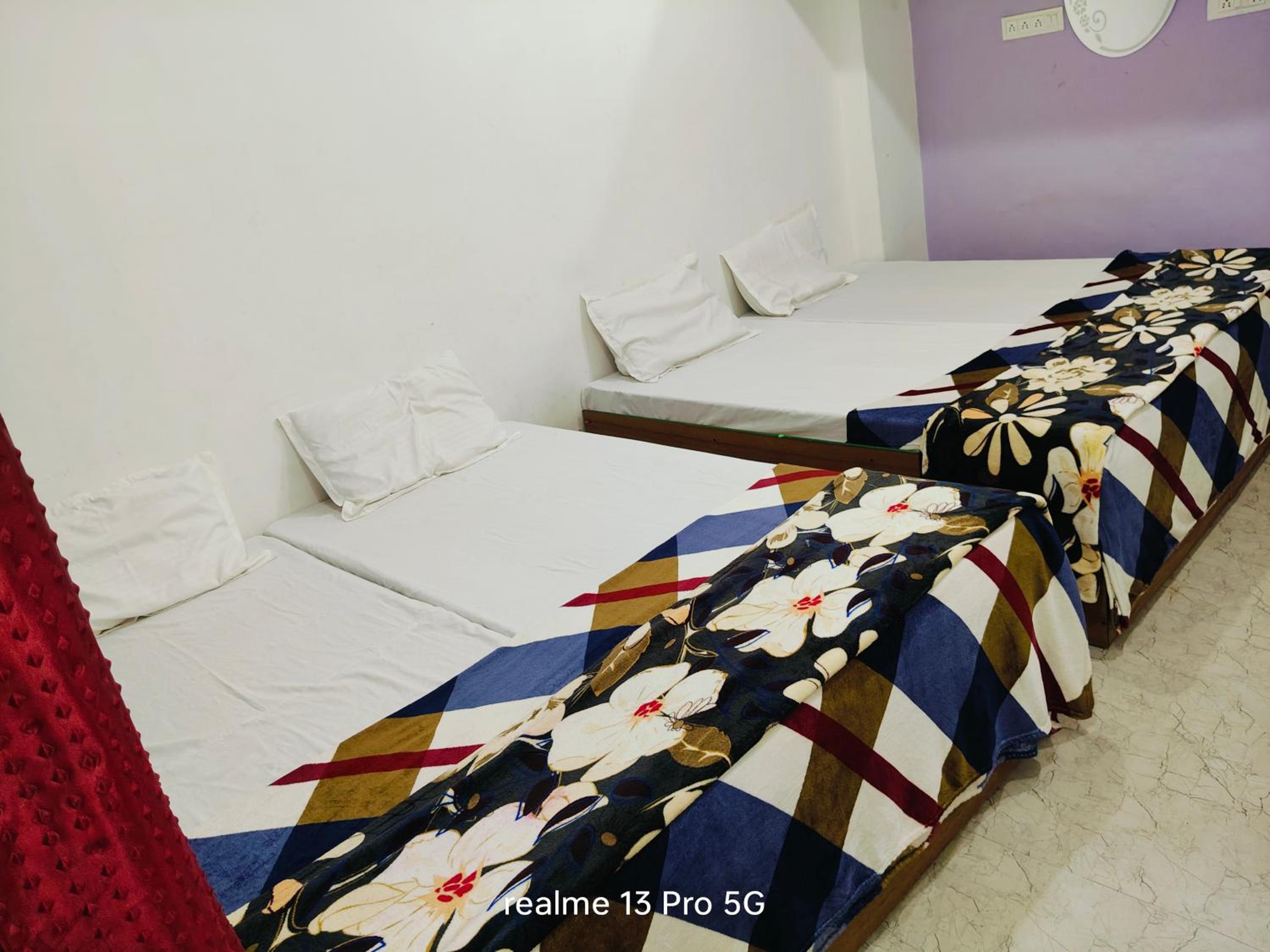 Shiv Shakti Home Stay Varanasi - "Home Stay-at-prime-location Spacious-Room with-wi-fi-availability, view 5