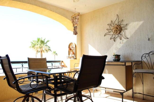 Beautiful Place Pool View Ocean Front Condo